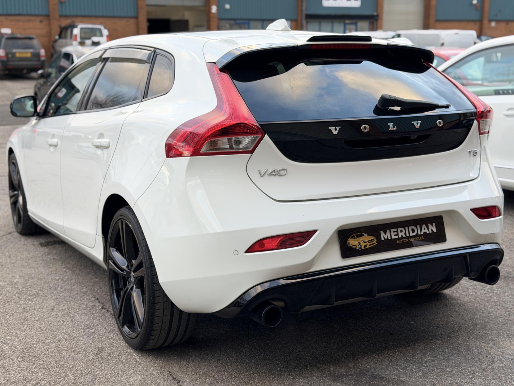 Volvo V40 T5 R-Design Carbon Edition