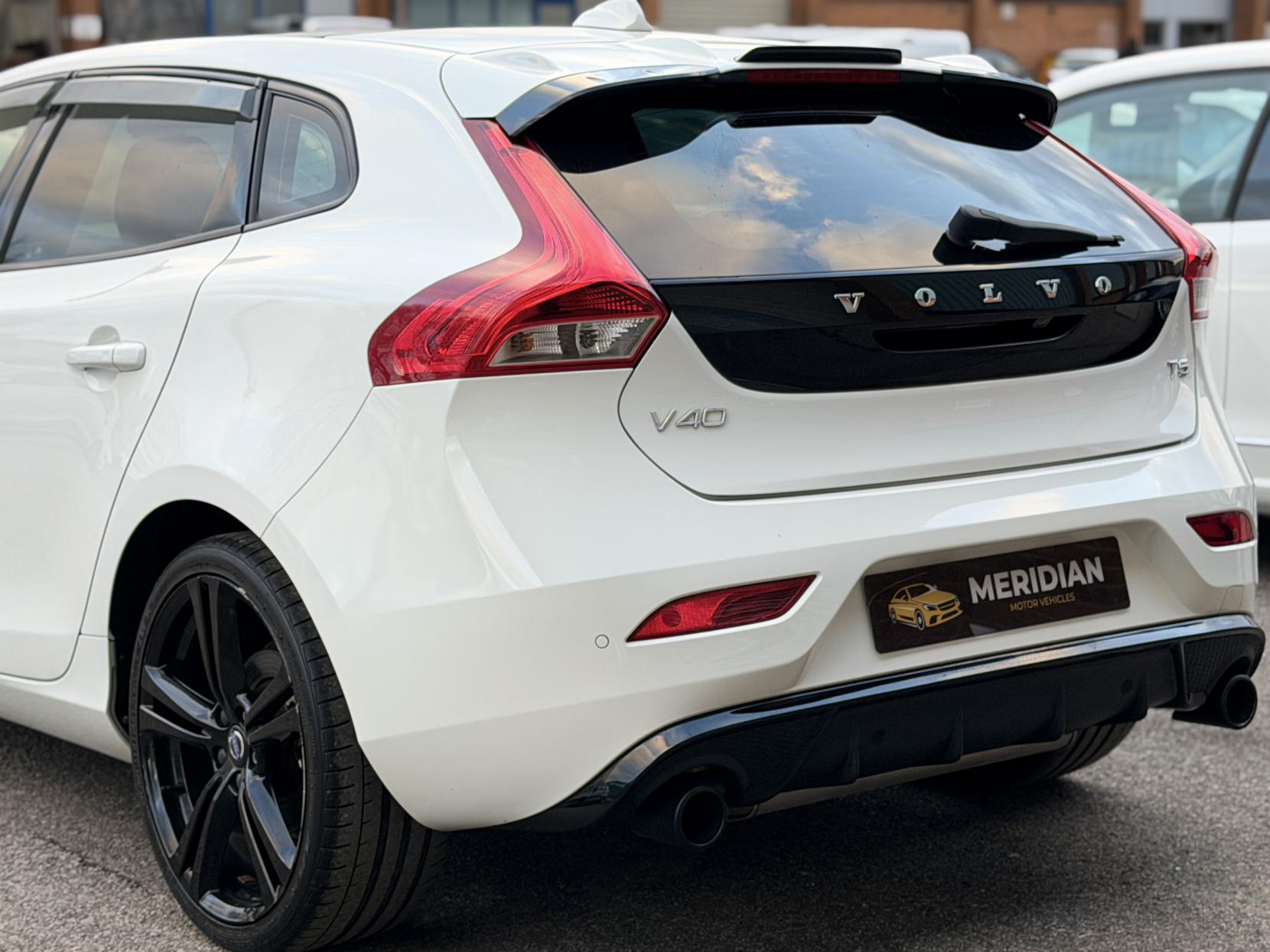 Volvo V40 T5 R-Design Carbon Edition