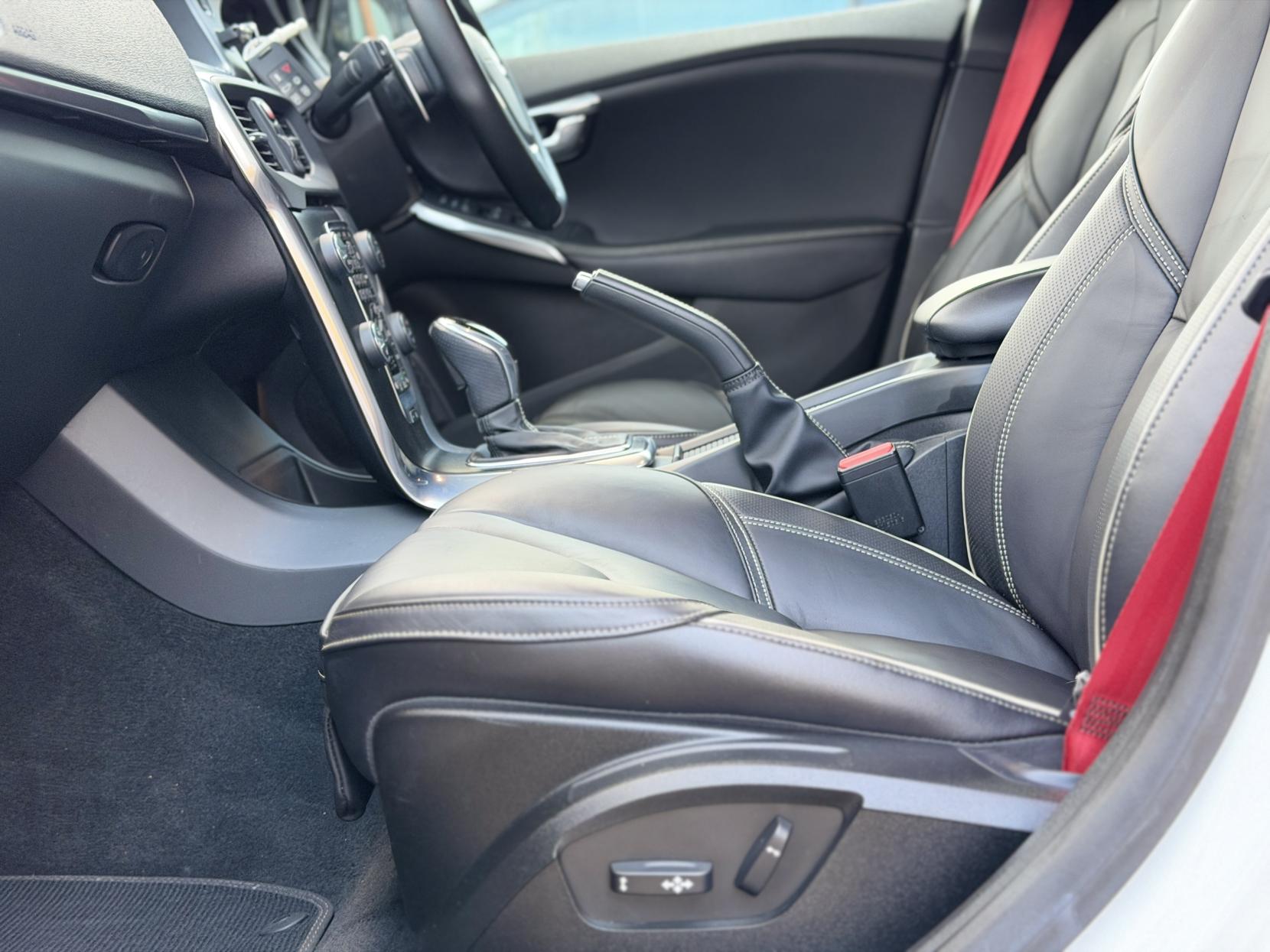 Volvo V40 T5 R-Design Carbon Edition