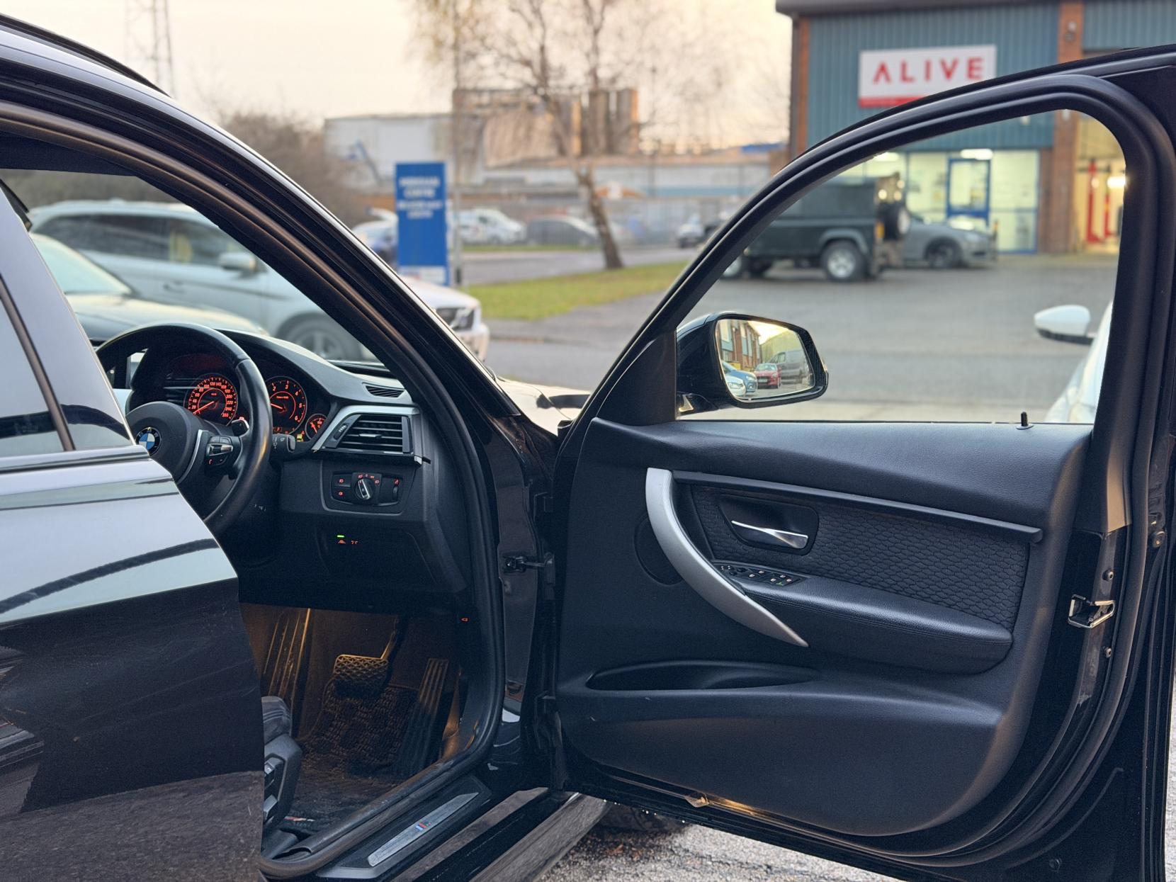 BMW 3 Series 2.0 320d BluePerformance M Sport Touring 5dr Diesel Auto Euro 6 (s/s) (184 ps)