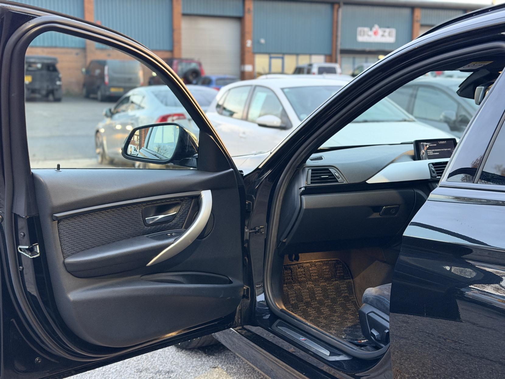 BMW 3 Series 2.0 320d BluePerformance M Sport Touring 5dr Diesel Auto Euro 6 (s/s) (184 ps)