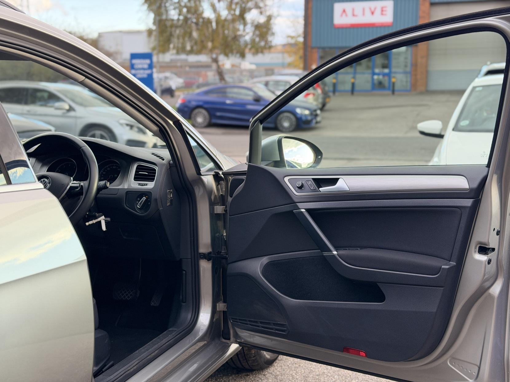 Volkswagen Golf 1.2 TSI BlueMotion Tech S Estate 5dr