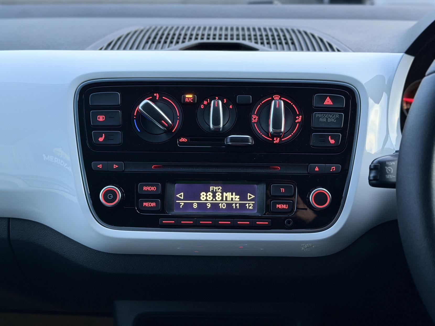 Volkswagen up! 1.0 up! White Hatchback (2011 - 2017)