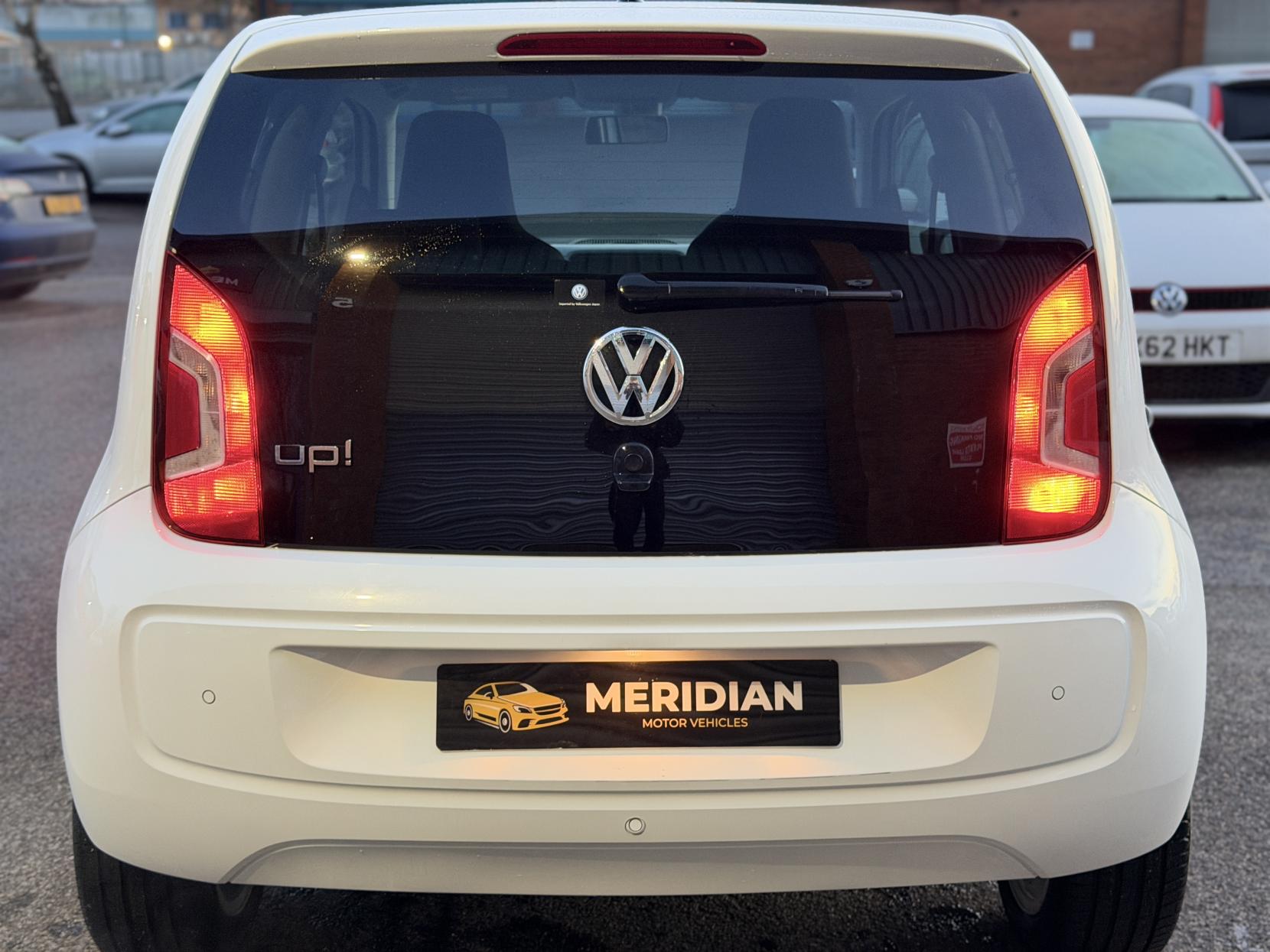 Volkswagen up! 1.0 up! White Hatchback (2011 - 2017)