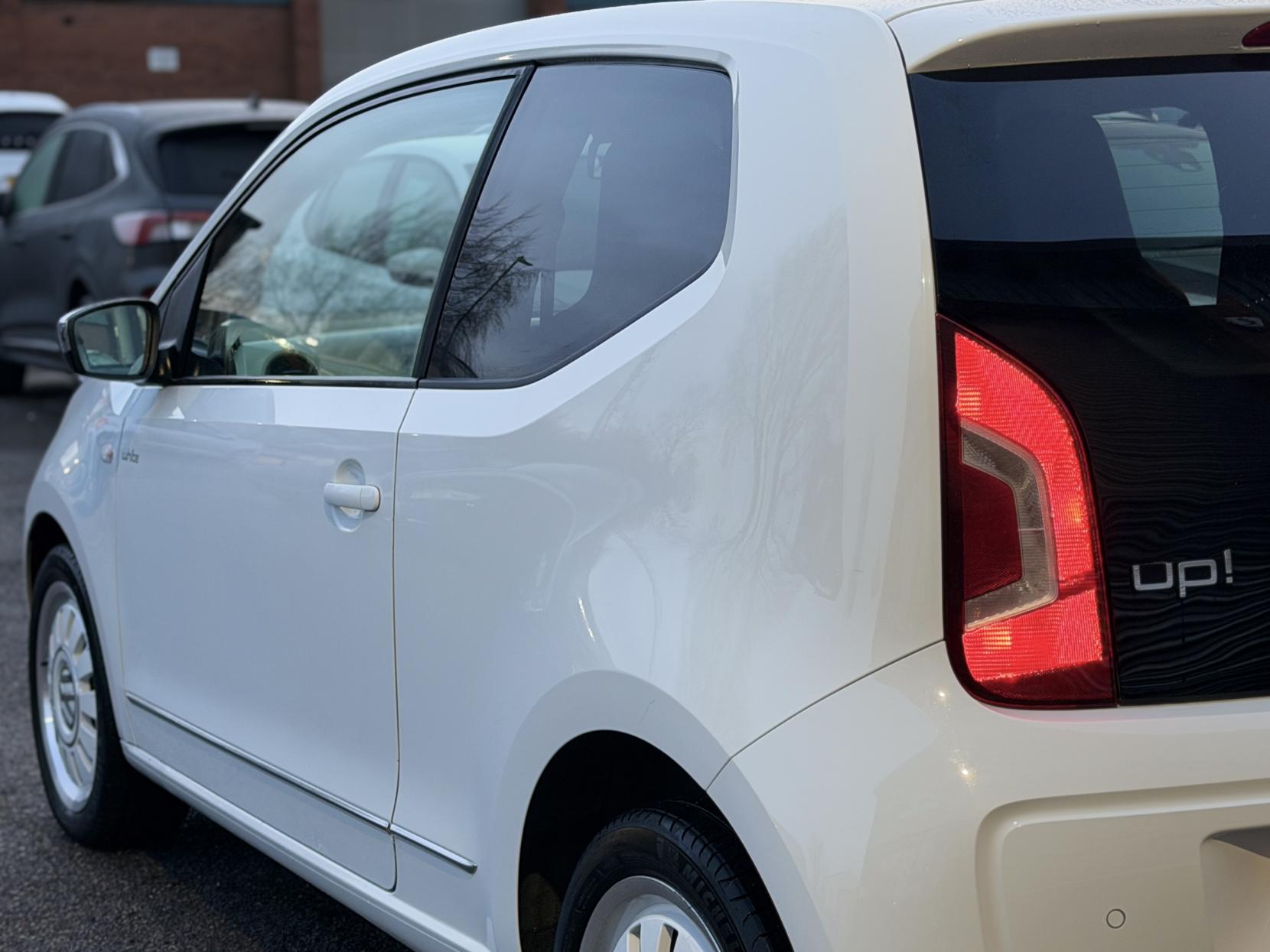 Volkswagen up! 1.0 up! White Hatchback (2011 - 2017)