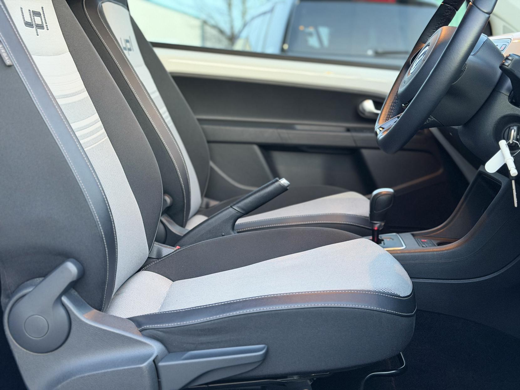 Volkswagen up! 1.0 up! White Hatchback (2011 - 2017)