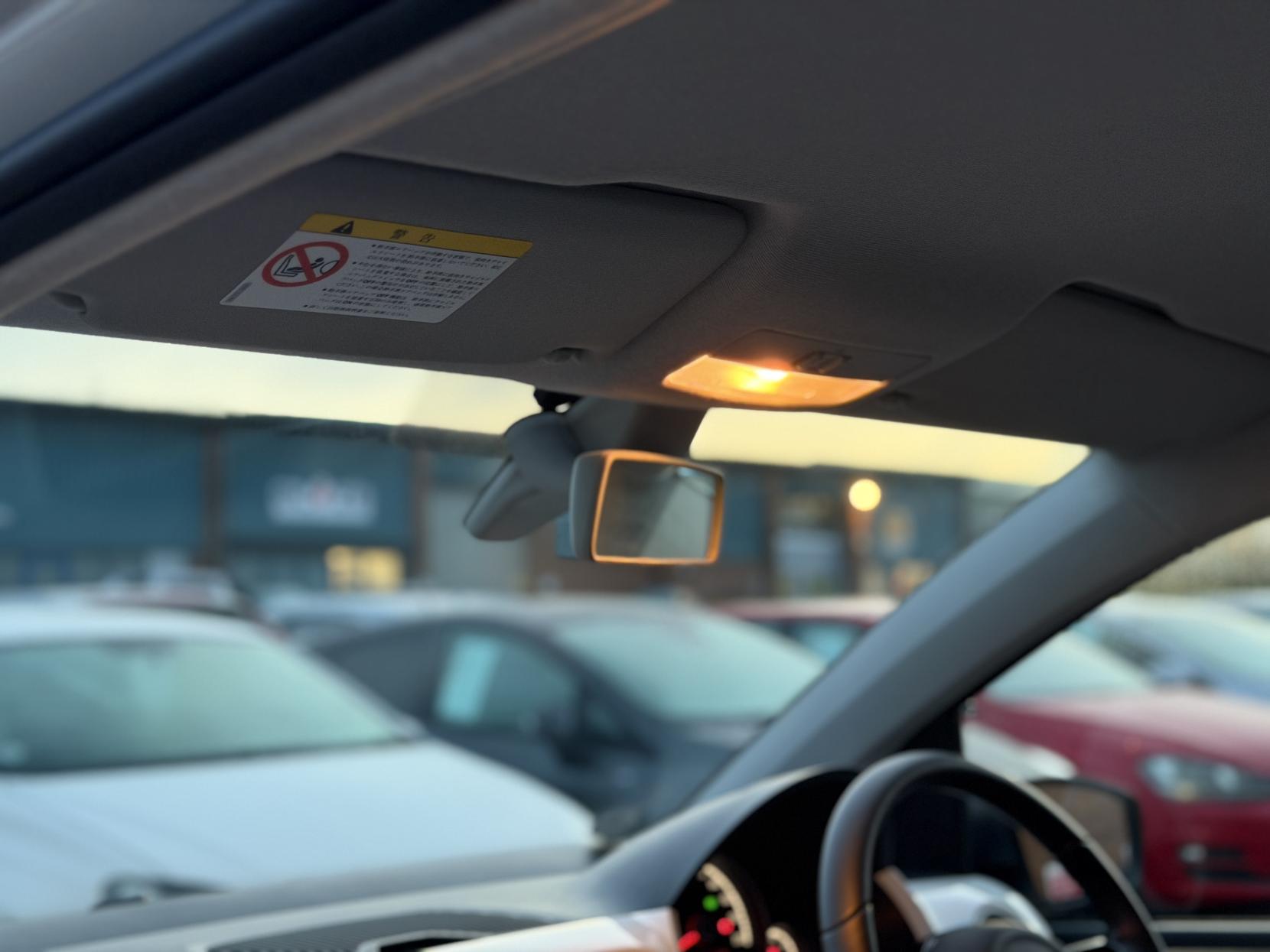 Volkswagen up! 1.0 up! White Hatchback (2011 - 2017)