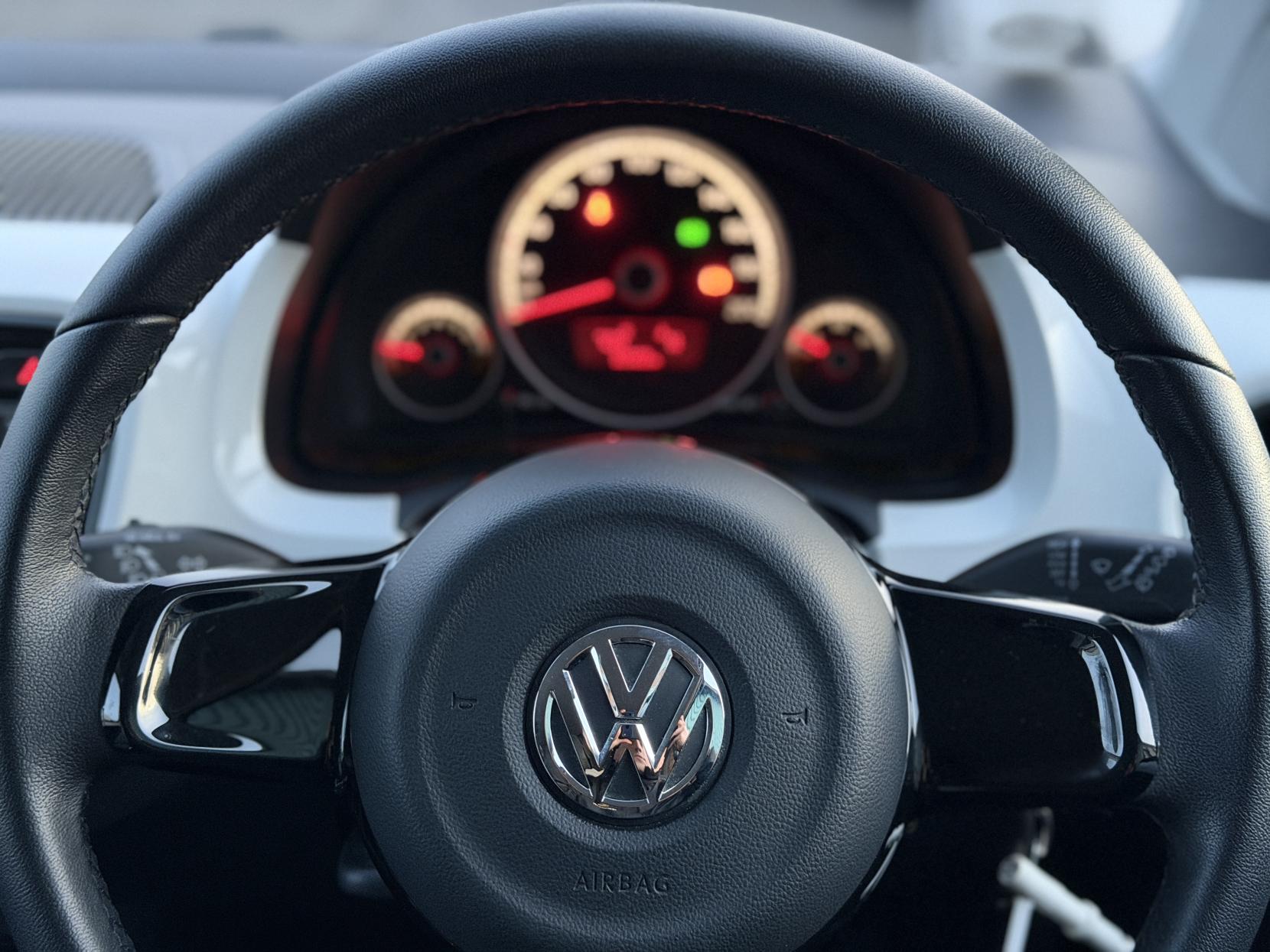 Volkswagen up! 1.0 up! White Hatchback (2011 - 2017)