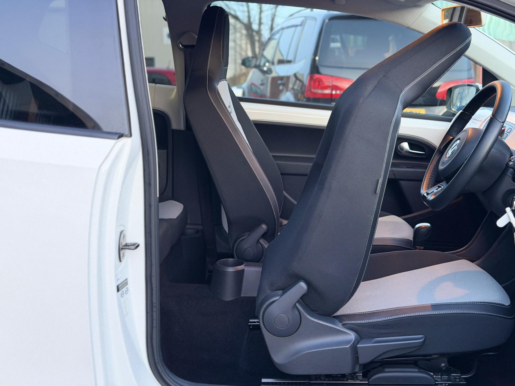 Volkswagen up! 1.0 up! White Hatchback (2011 - 2017)