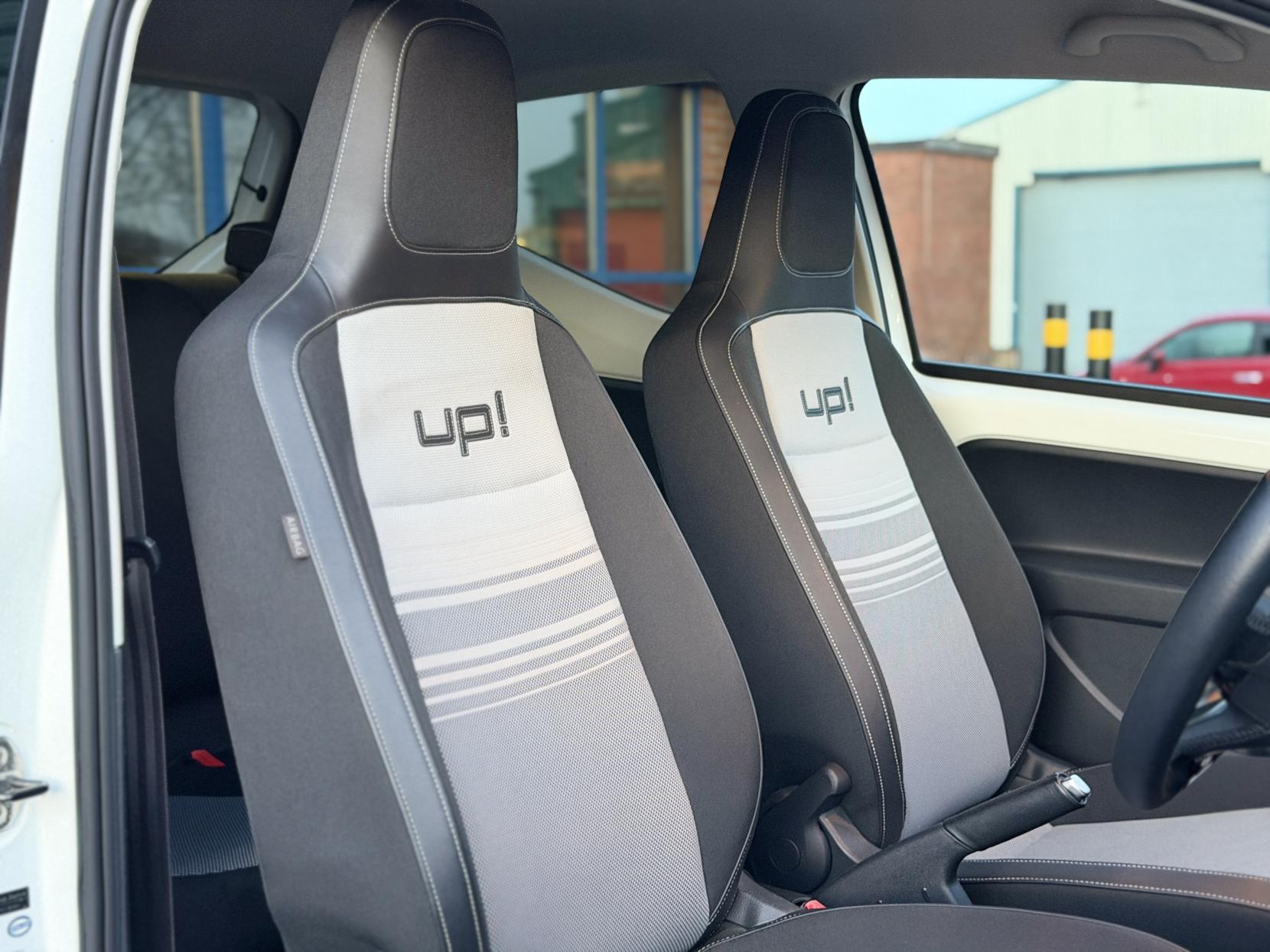 Volkswagen up! 1.0 up! White Hatchback (2011 - 2017)