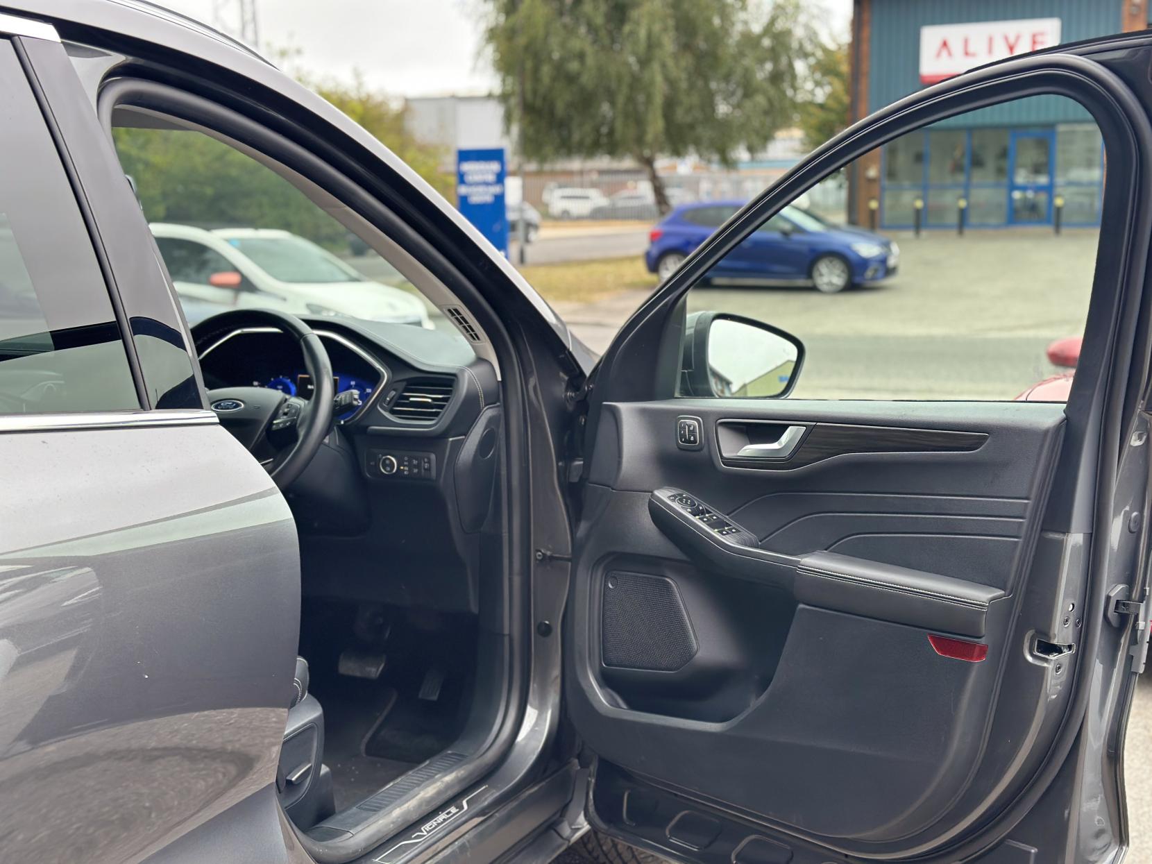 Ford Kuga 2.5h Duratec Vignale SUV 5dr Petrol Hybrid CVT Euro 6 (s/s) (190 ps)