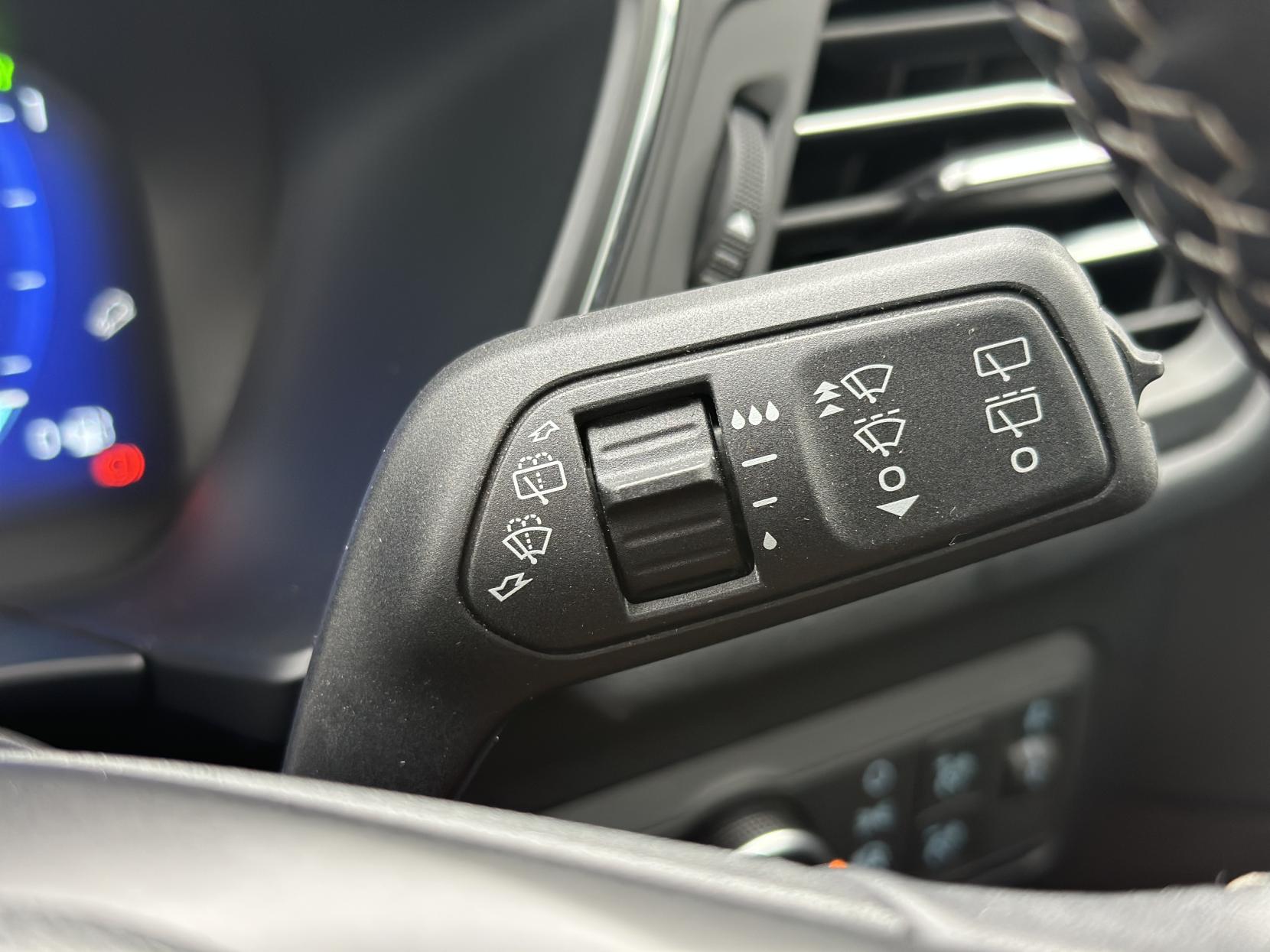 Ford Kuga 2.5h Duratec Vignale SUV 5dr Petrol Hybrid CVT Euro 6 (s/s) (190 ps)