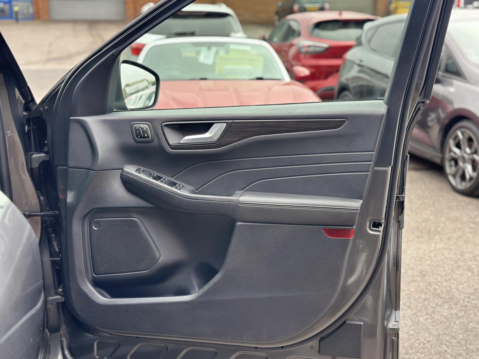 Ford Kuga 2.5h Duratec Vignale SUV 5dr Petrol Hybrid CVT Euro 6 (s/s) (190 ps)