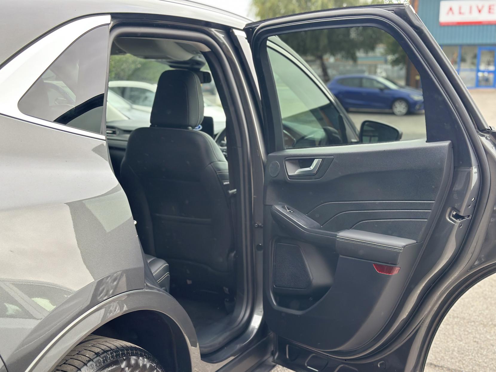 Ford Kuga 2.5h Duratec Vignale SUV 5dr Petrol Hybrid CVT Euro 6 (s/s) (190 ps)