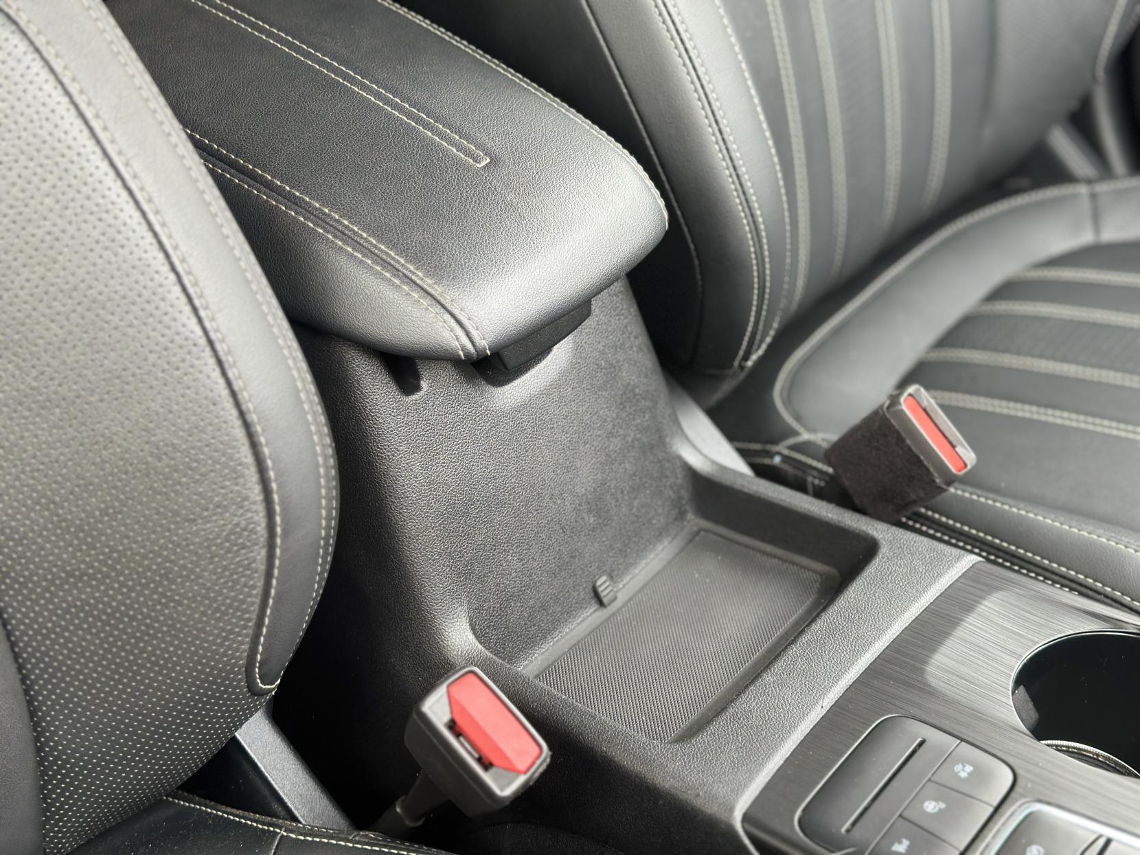 Ford Kuga 2.5h Duratec Vignale SUV 5dr Petrol Hybrid CVT Euro 6 (s/s) (190 ps)