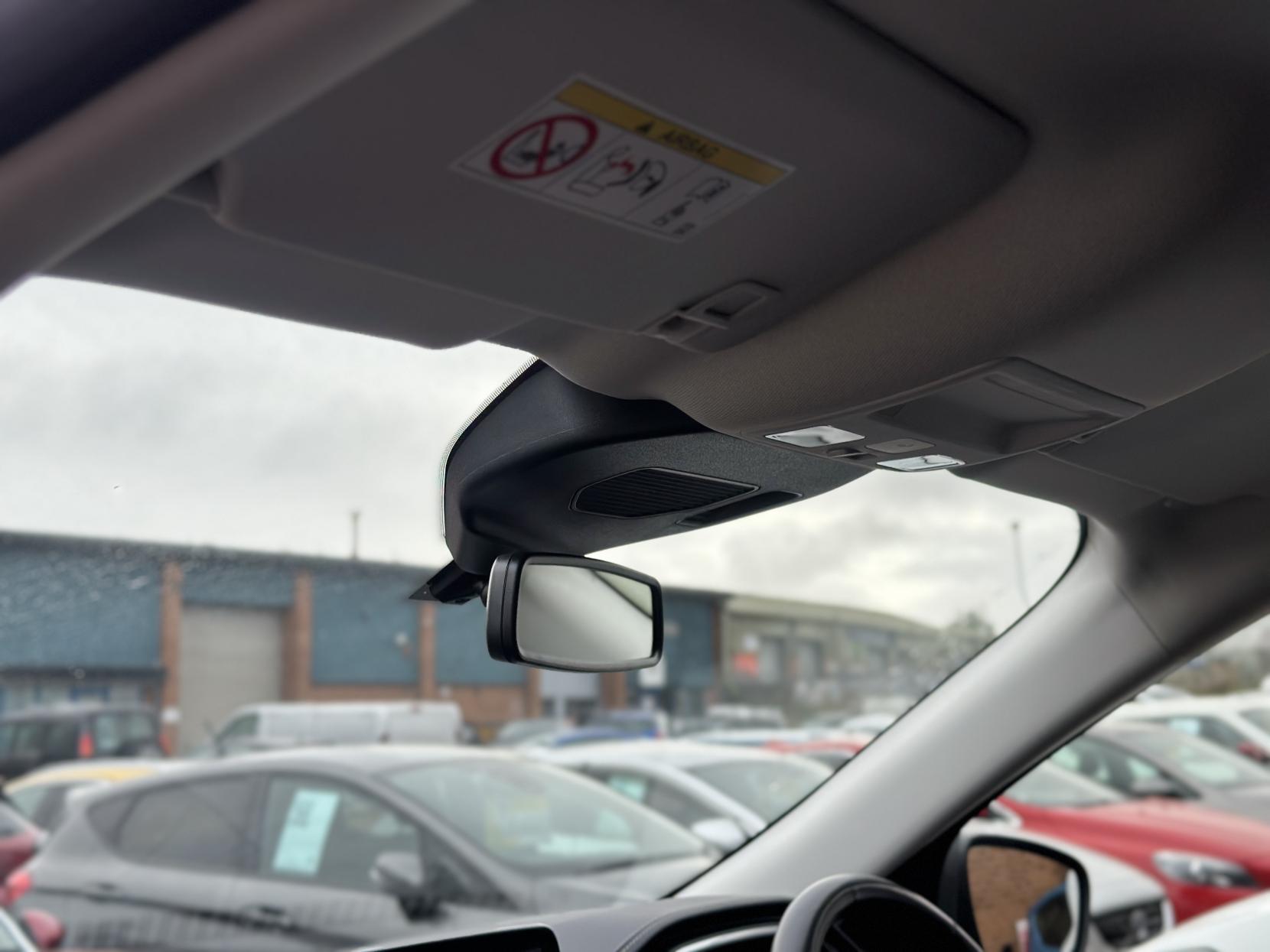 Ford Kuga 2.5h Duratec Vignale SUV 5dr Petrol Hybrid CVT Euro 6 (s/s) (190 ps)