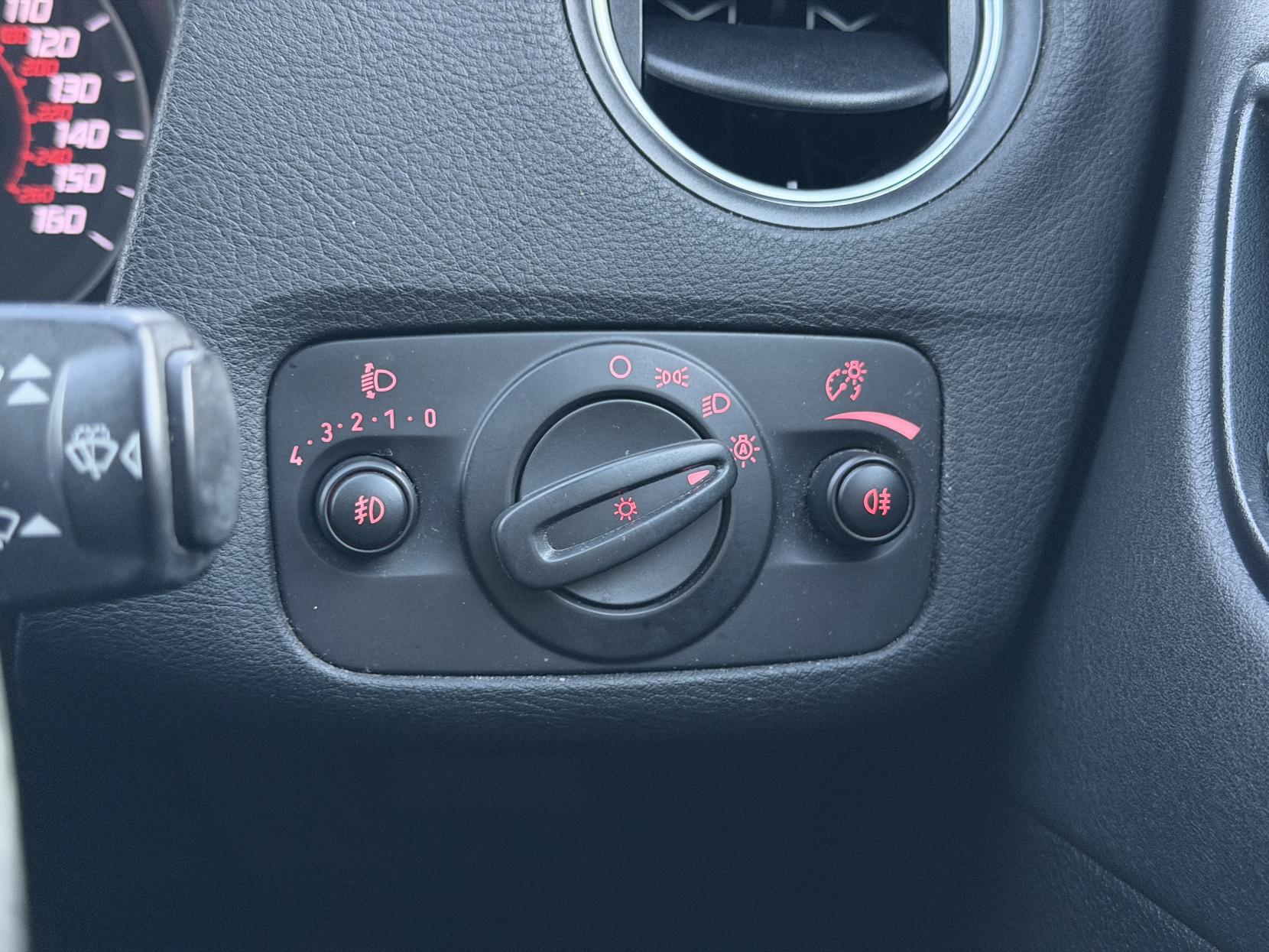 Ford Mondeo 2.0 TDCi Titanium X Business Edition Estate 5dr Diesel Powershift Euro 5 (140 ps)