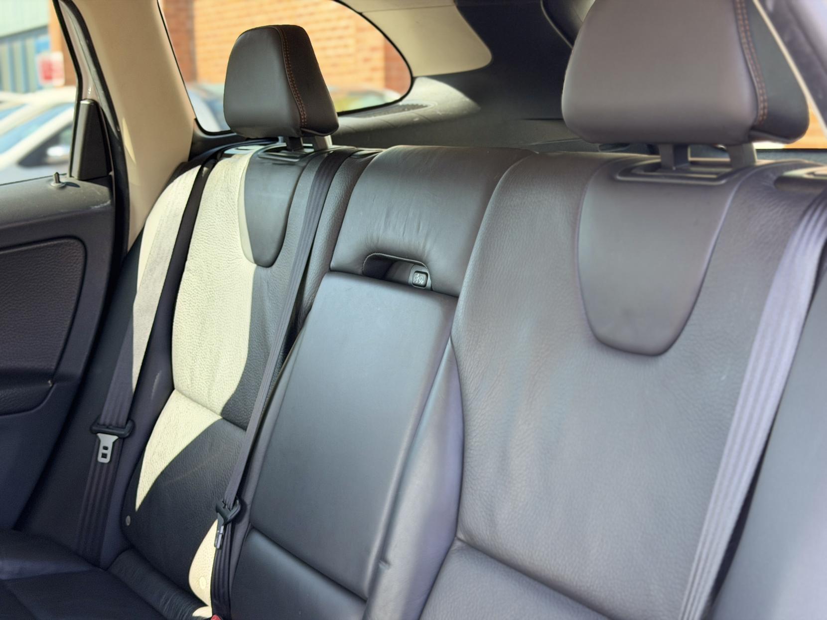 Volvo XC60 2.0 T5 SE Lux Premium SUV 5dr Petrol Powershift Euro 5 (240 ps)