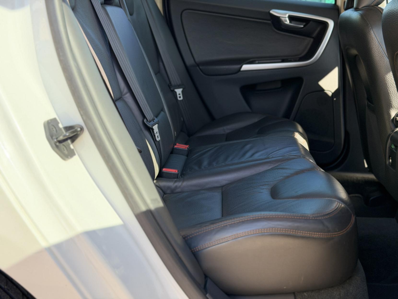 Volvo XC60 2.0 T5 SE Lux Premium SUV 5dr Petrol Powershift Euro 5 (240 ps)