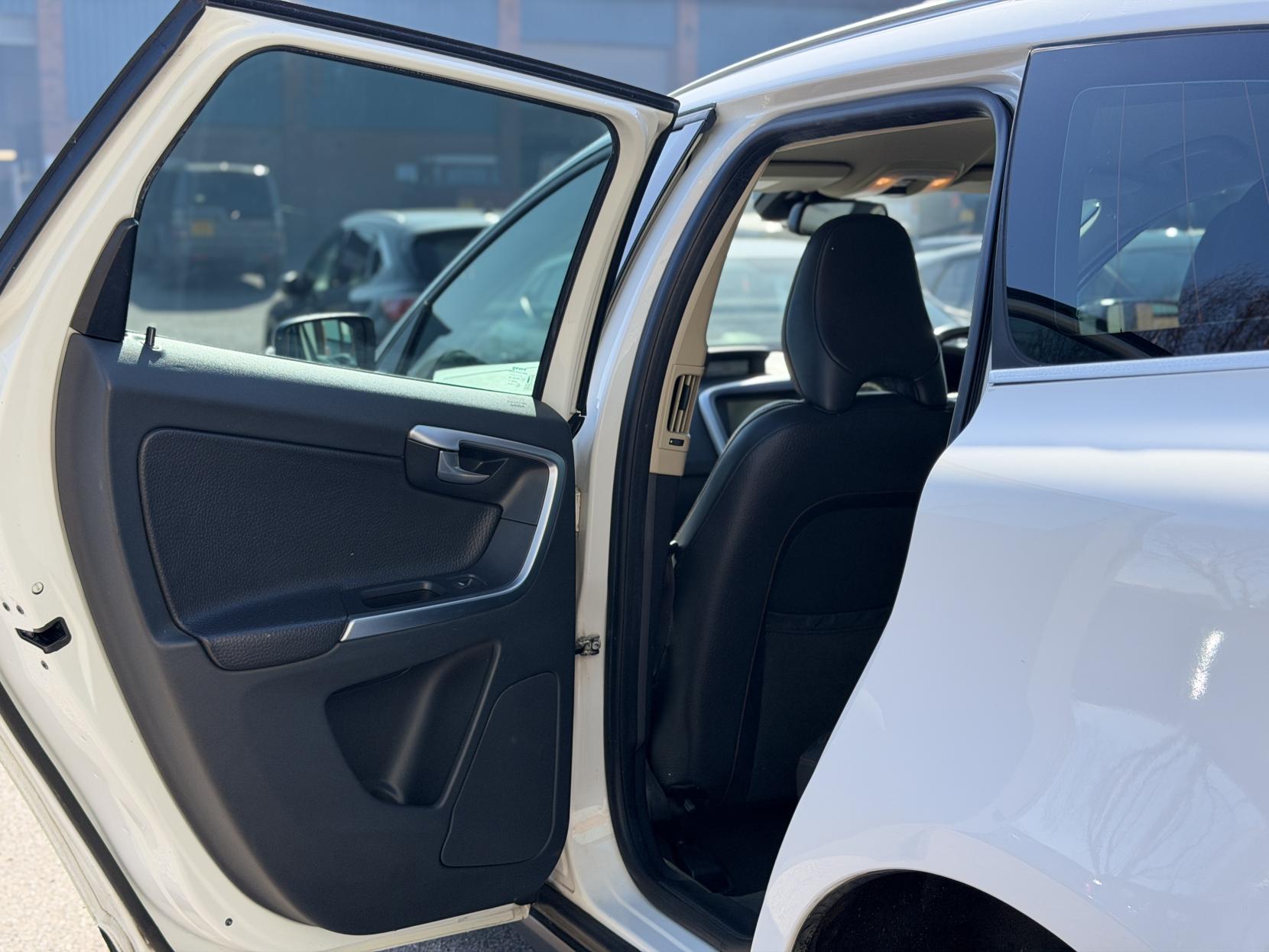 Volvo XC60 2.0 T5 SE Lux Premium SUV 5dr Petrol Powershift Euro 5 (240 ps)