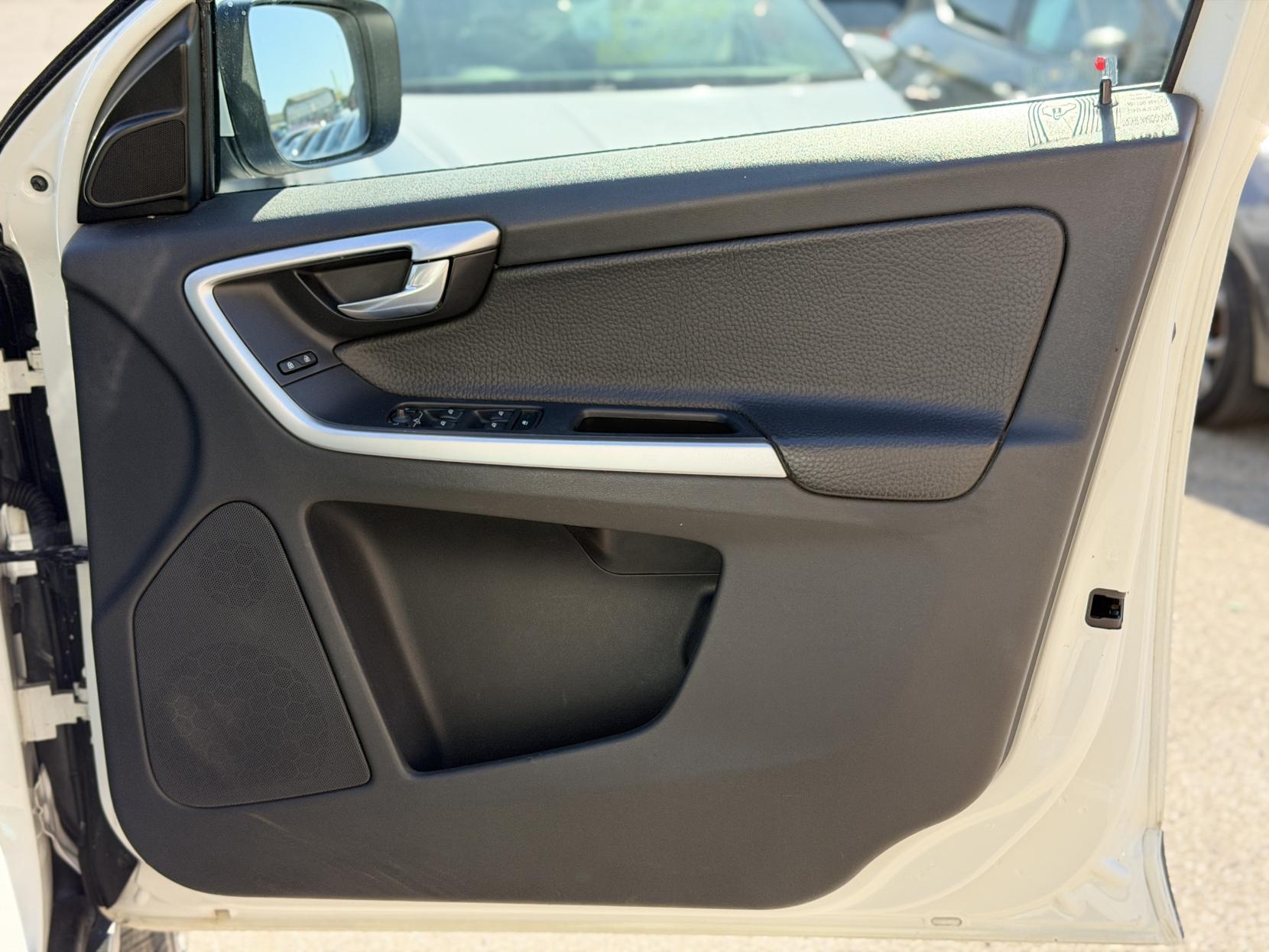 Volvo XC60 2.0 T5 SE Lux Premium SUV 5dr Petrol Powershift Euro 5 (240 ps)