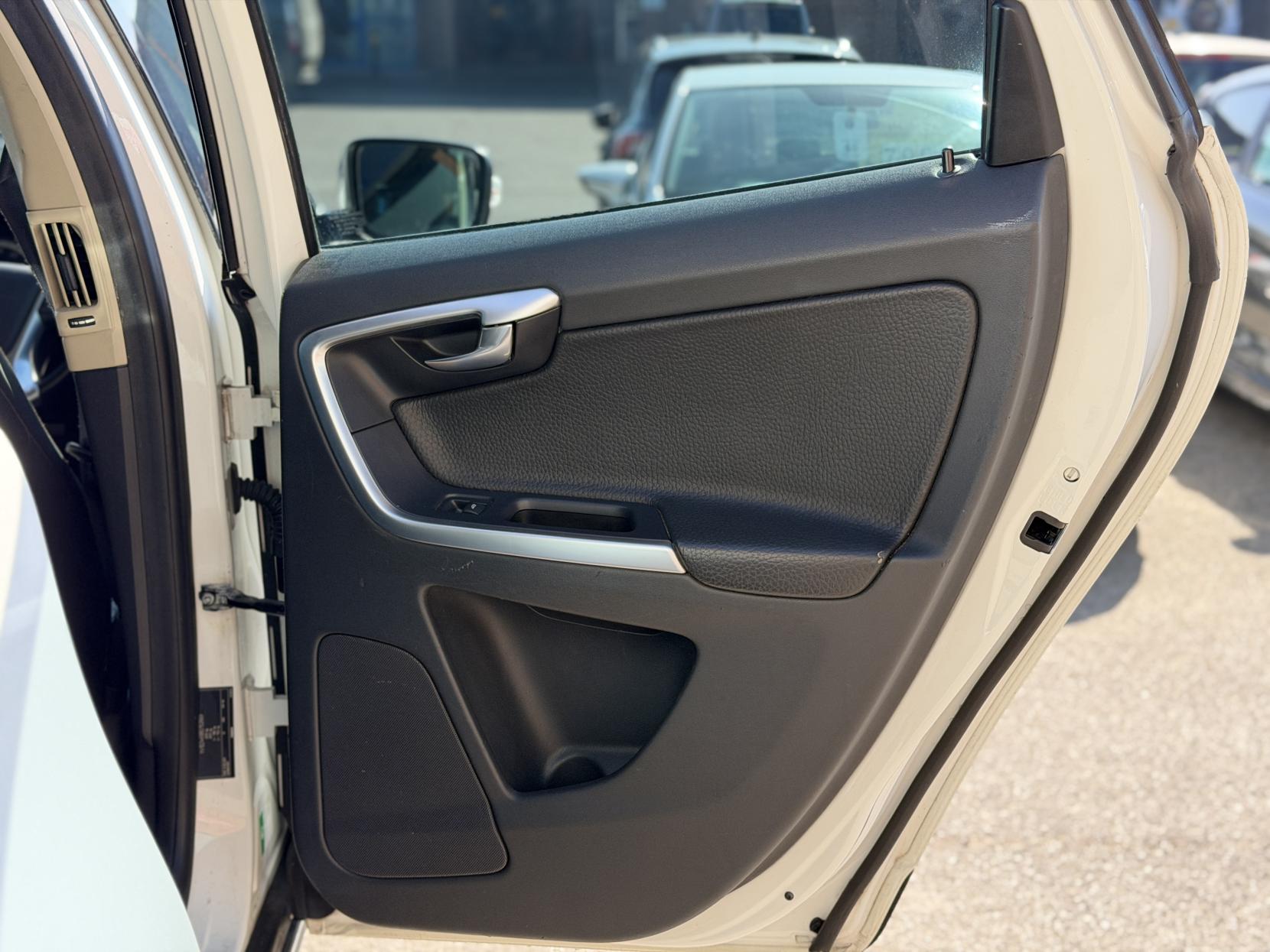 Volvo XC60 2.0 T5 SE Lux Premium SUV 5dr Petrol Powershift Euro 5 (240 ps)