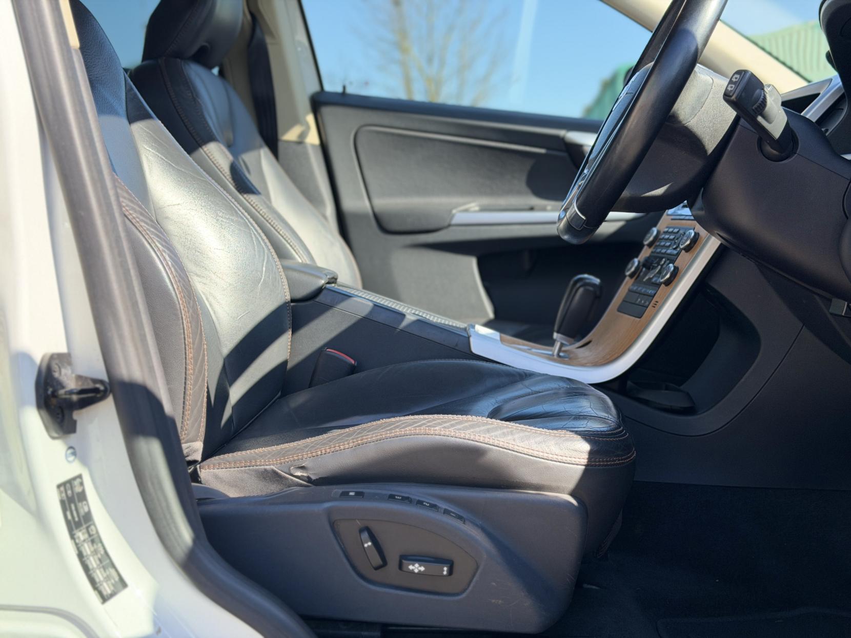 Volvo XC60 2.0 T5 SE Lux Premium SUV 5dr Petrol Powershift Euro 5 (240 ps)