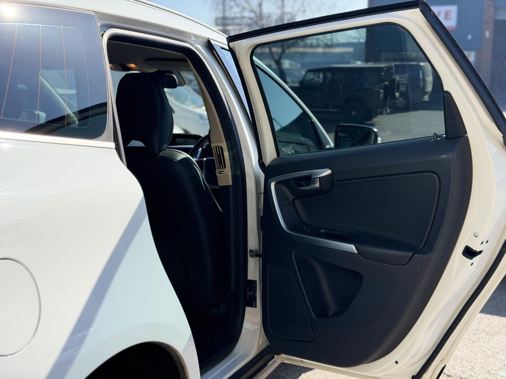 Volvo XC60 2.0 T5 SE Lux Premium SUV 5dr Petrol Powershift Euro 5 (240 ps)