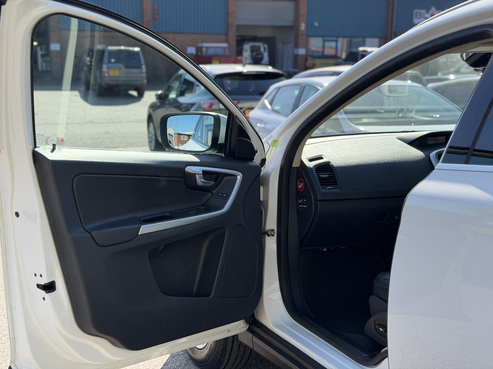 Volvo XC60 2.0 T5 SE Lux Premium SUV 5dr Petrol Powershift Euro 5 (240 ps)