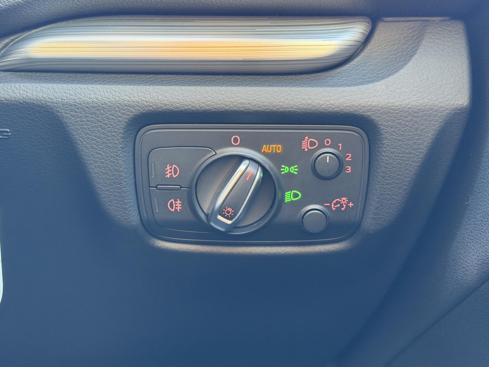 Audi A3 1.6 TDI Sport Sportback 5dr Diesel Manual Euro 5 (s/s) (105 ps)