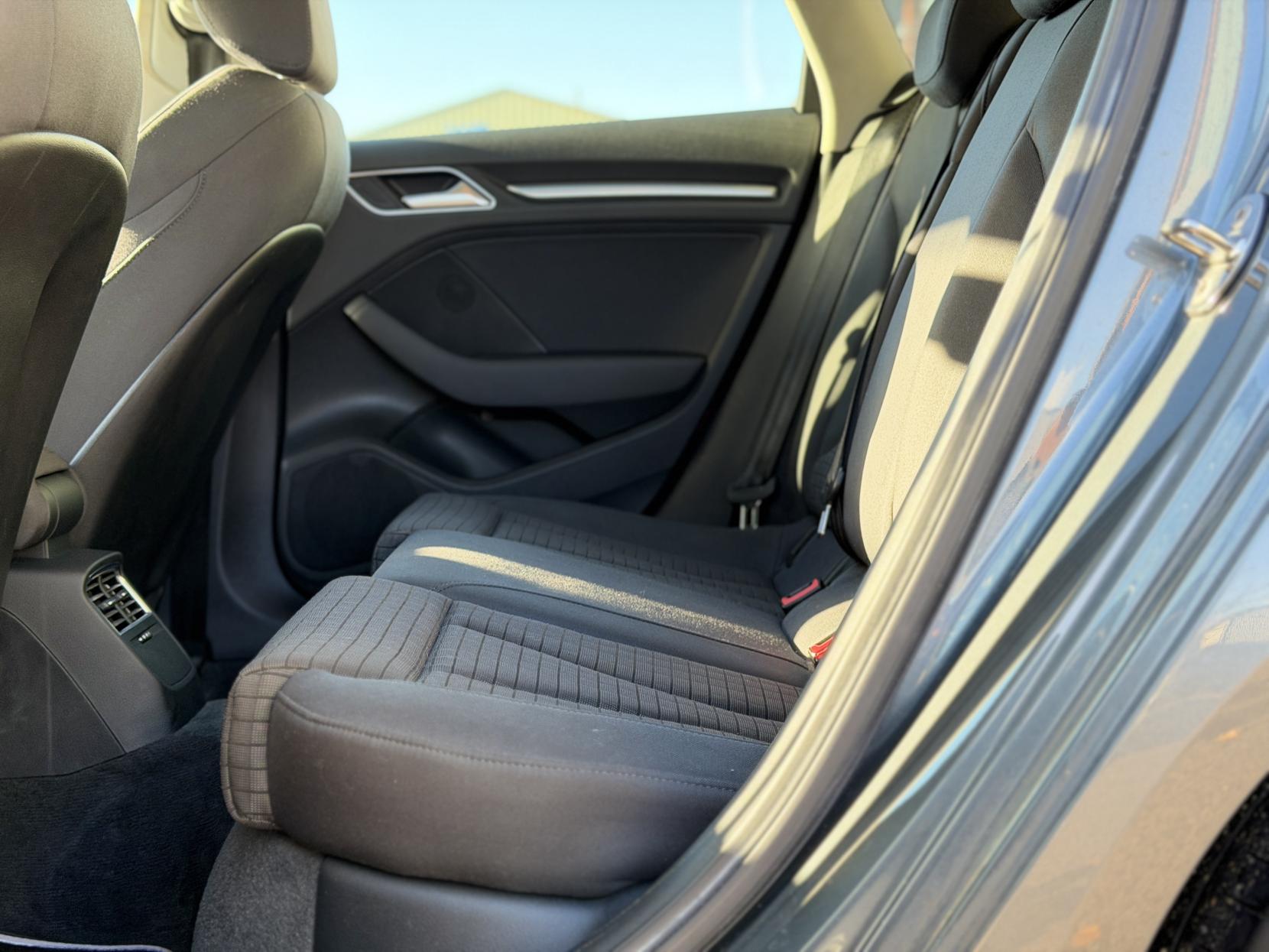 Audi A3 1.6 TDI Sport Sportback 5dr Diesel Manual Euro 5 (s/s) (105 ps)