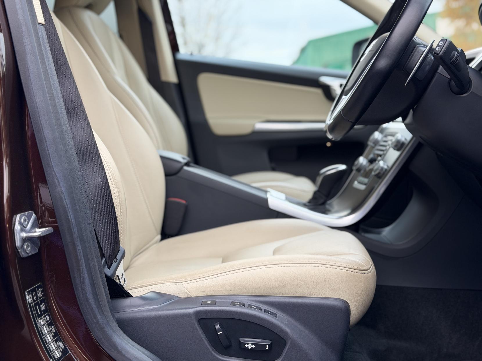 Volvo XC60 2.0 T5 SE Lux Nav SUV 5dr Petrol Auto Euro 6 (s/s) (245 ps)