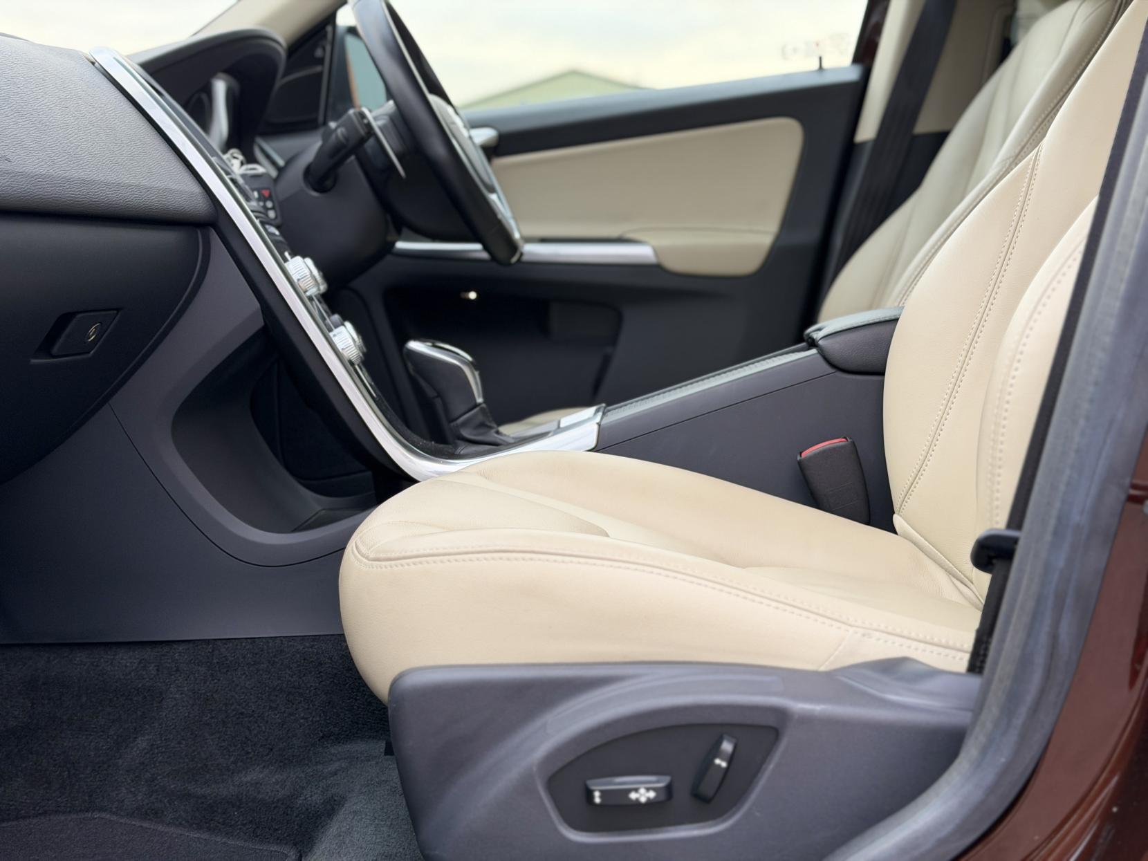 Volvo XC60 2.0 T5 SE Lux Nav SUV 5dr Petrol Auto Euro 6 (s/s) (245 ps)