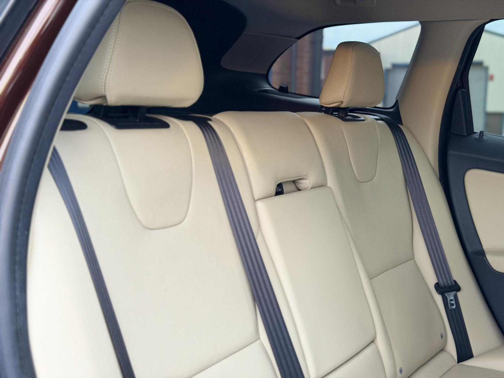 Volvo XC60 2.0 T5 SE Lux Nav SUV 5dr Petrol Auto Euro 6 (s/s) (245 ps)