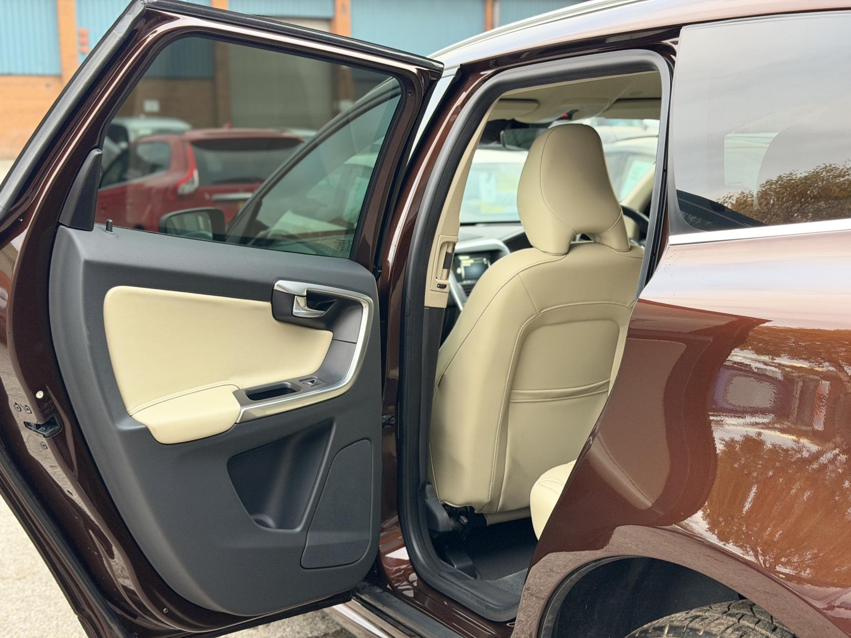 Volvo XC60 2.0 T5 SE Lux Nav SUV 5dr Petrol Auto Euro 6 (s/s) (245 ps)