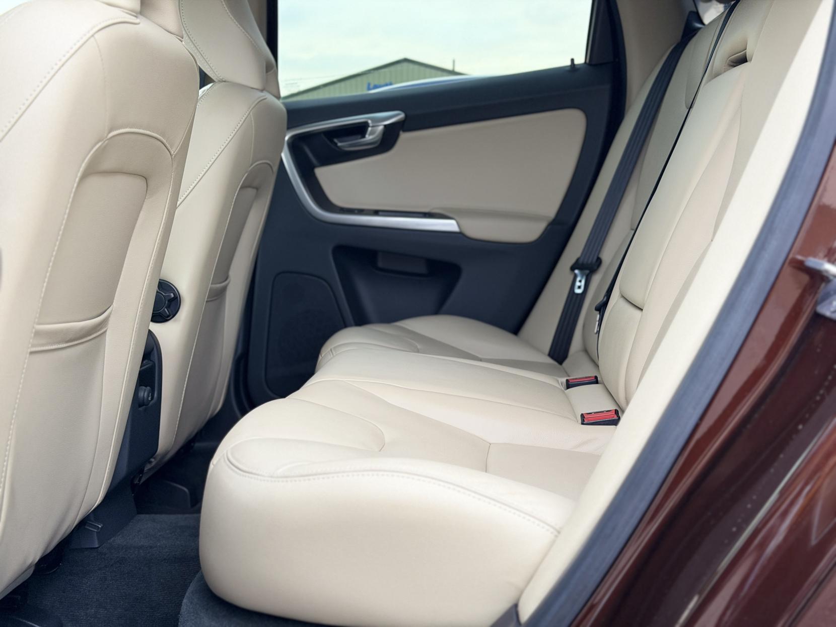 Volvo XC60 2.0 T5 SE Lux Nav SUV 5dr Petrol Auto Euro 6 (s/s) (245 ps)