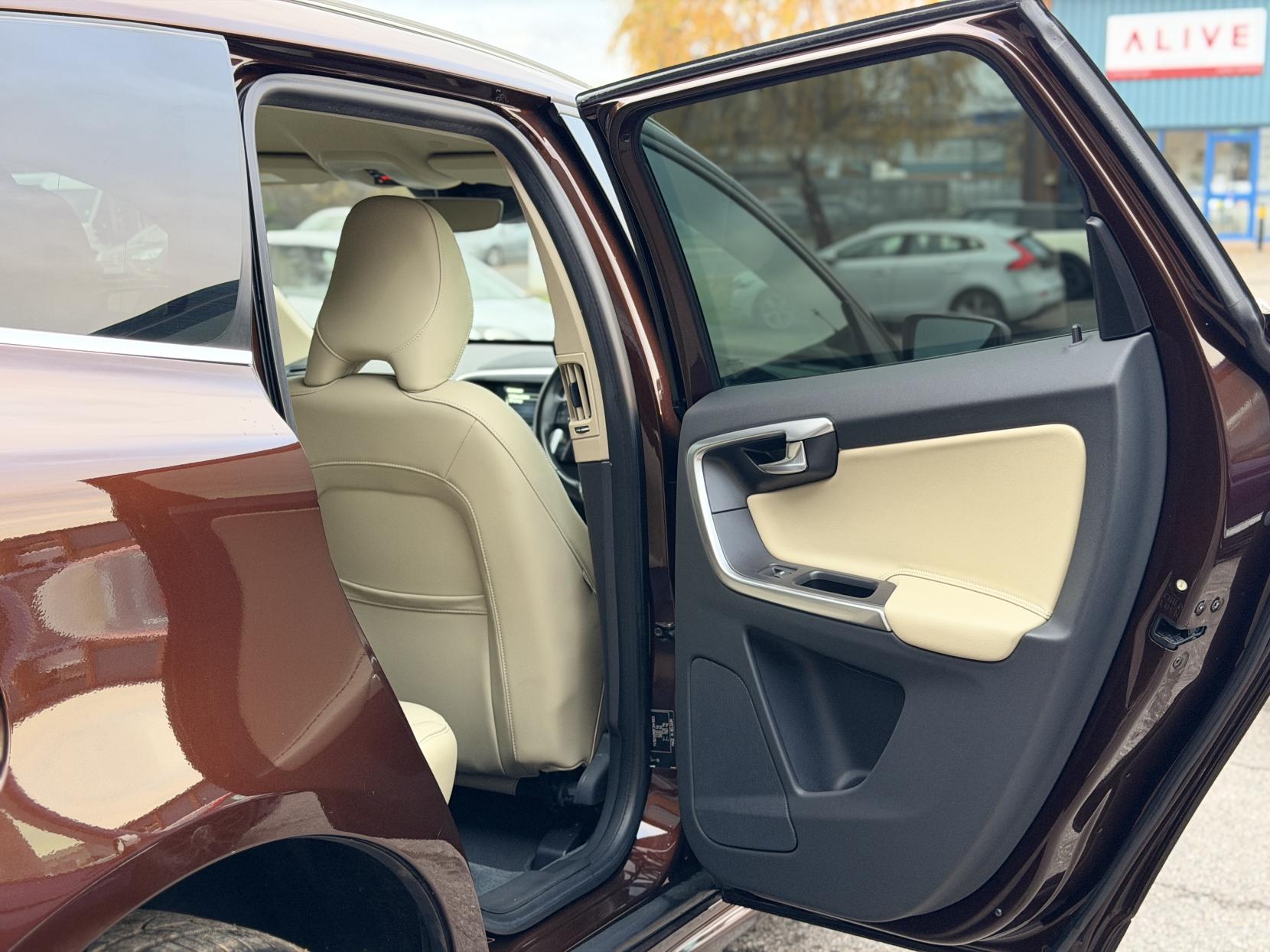 Volvo XC60 2.0 T5 SE Lux Nav SUV 5dr Petrol Auto Euro 6 (s/s) (245 ps)