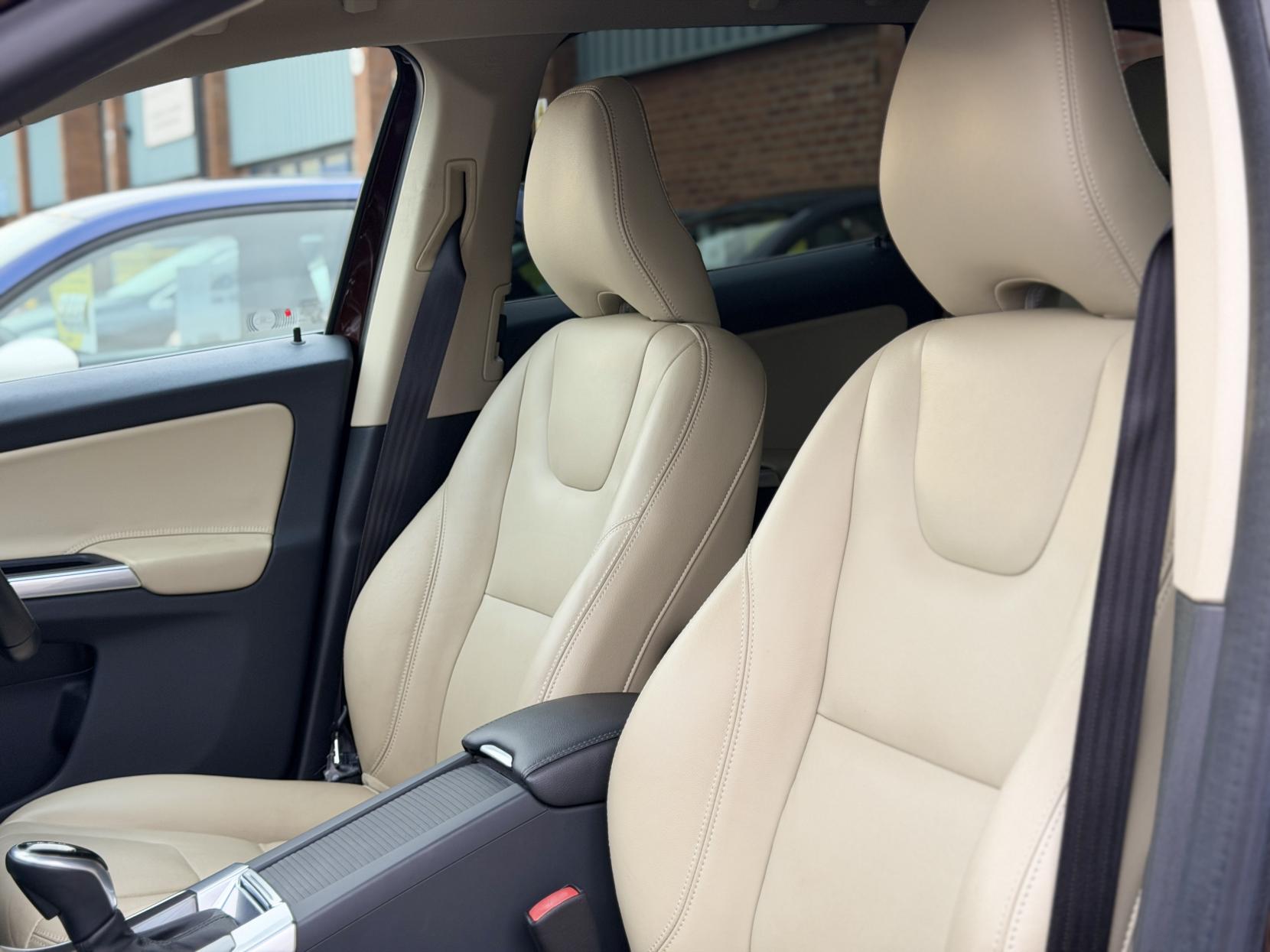 Volvo XC60 2.0 T5 SE Lux Nav SUV 5dr Petrol Auto Euro 6 (s/s) (245 ps)