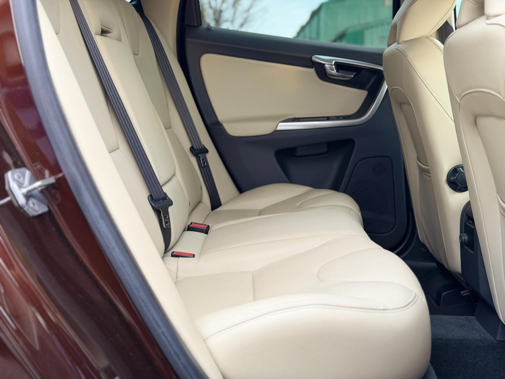 Volvo XC60 2.0 T5 SE Lux Nav SUV 5dr Petrol Auto Euro 6 (s/s) (245 ps)