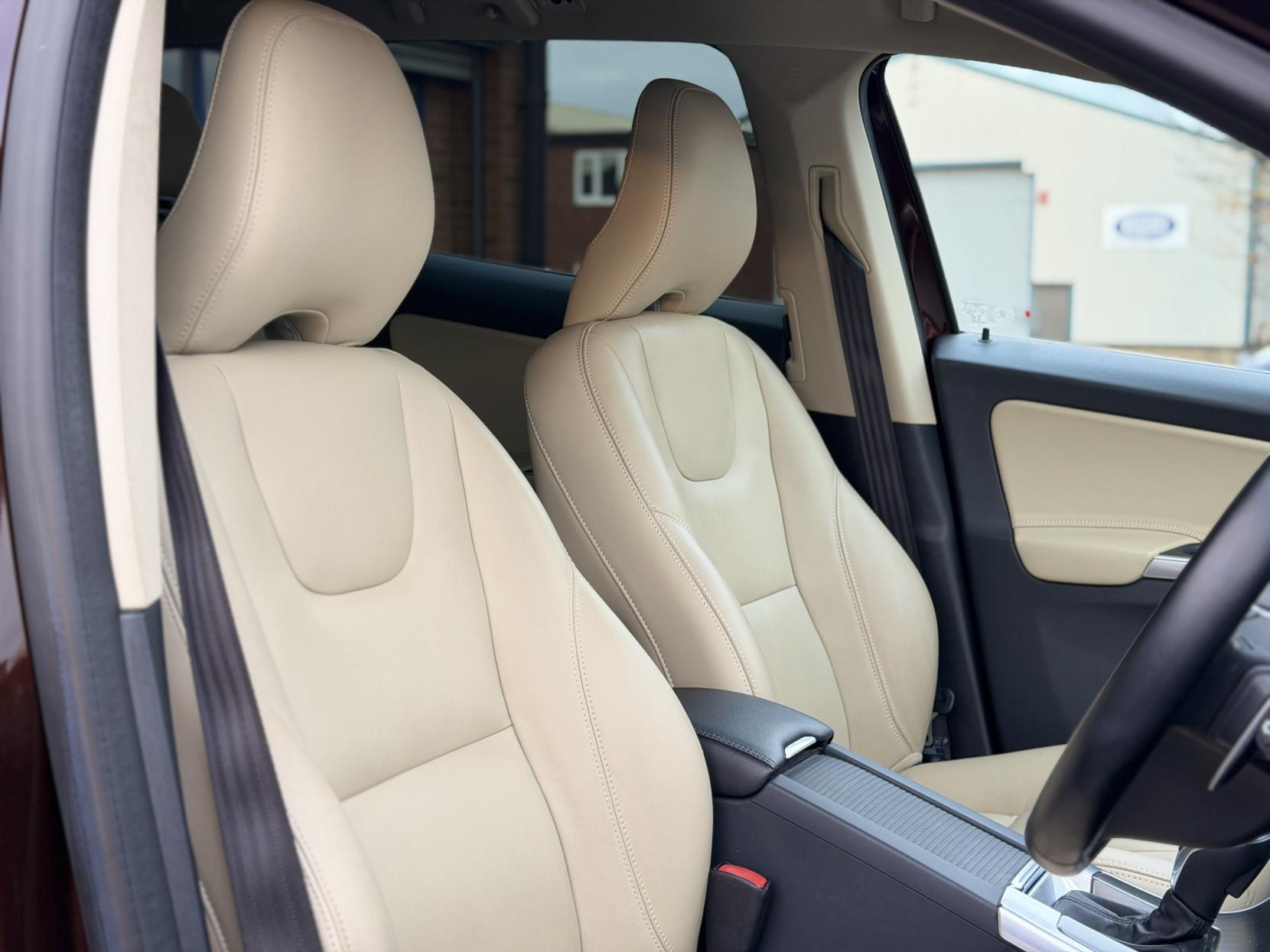 Volvo XC60 2.0 T5 SE Lux Nav SUV 5dr Petrol Auto Euro 6 (s/s) (245 ps)