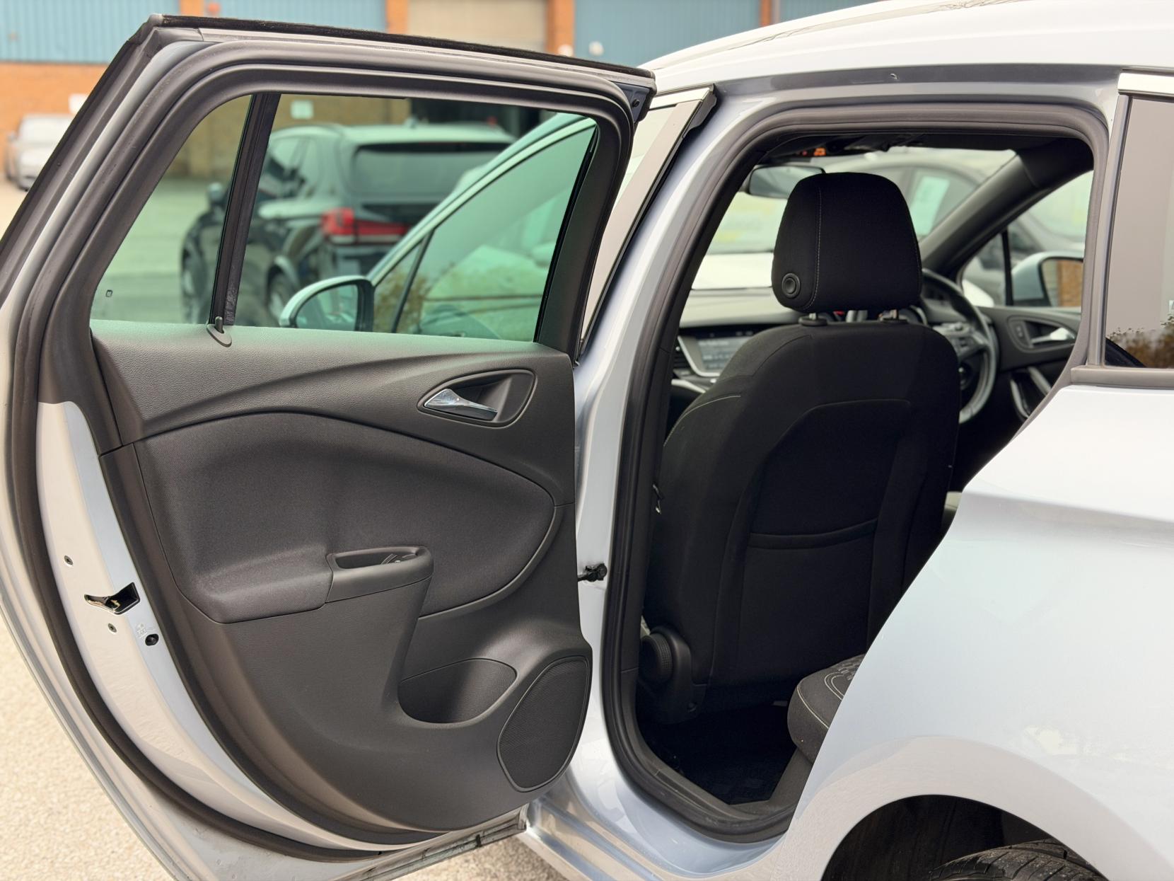 Vauxhall Astra 1.4i Turbo SRi Sports Tourer 5dr Petrol Manual Euro 6 (150 ps)