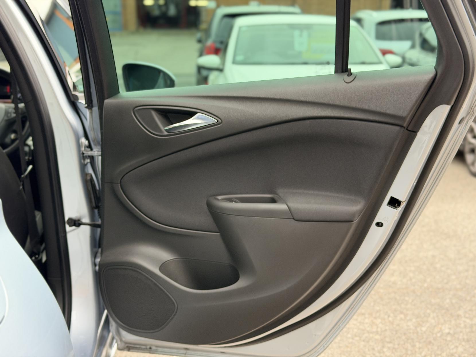 Vauxhall Astra 1.4i Turbo SRi Sports Tourer 5dr Petrol Manual Euro 6 (150 ps)