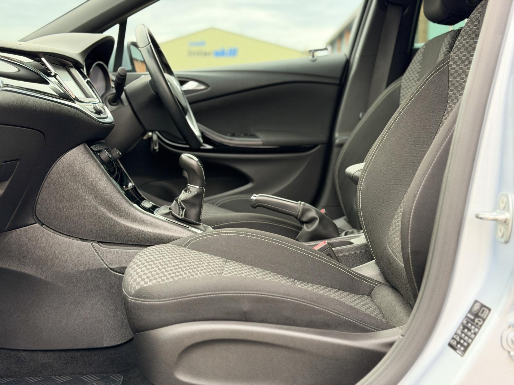 Vauxhall Astra 1.4i Turbo SRi Sports Tourer 5dr Petrol Manual Euro 6 (150 ps)