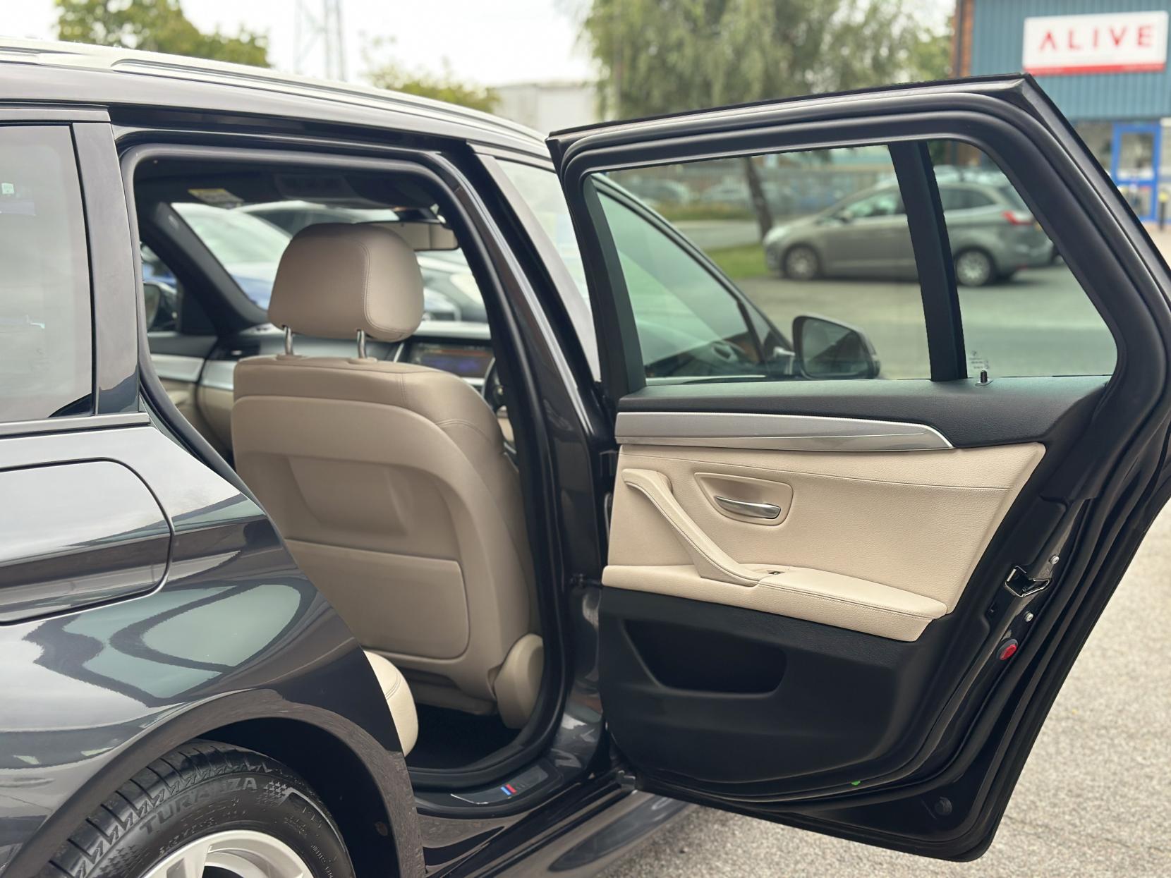 BMW 5 Series 2.0 520d M Sport Touring 5dr Diesel Auto Euro 6 (s/s) (184 ps)