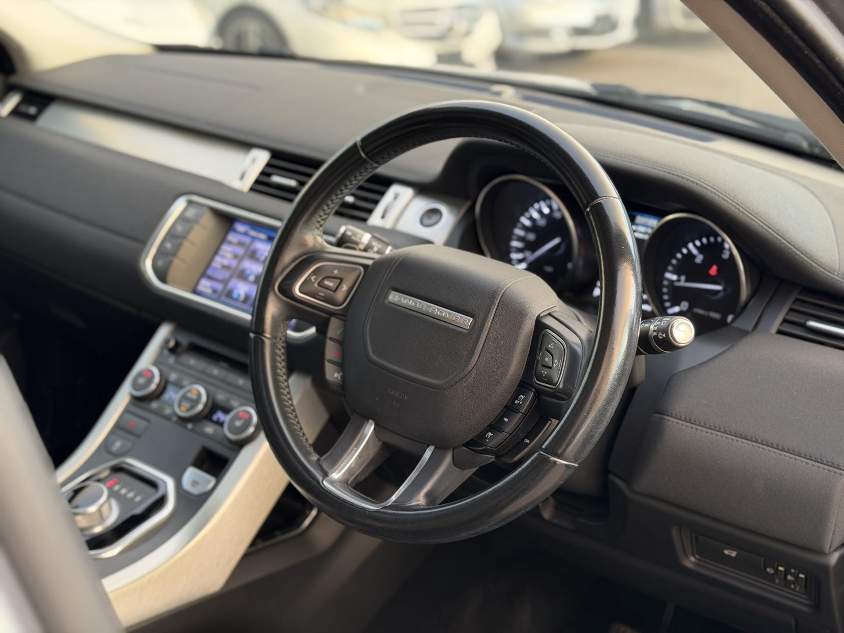 Land Rover Range Rover Evoque 2.2 SD4 Pure SUV 5dr Diesel Auto 4WD Euro 5 (190 ps)