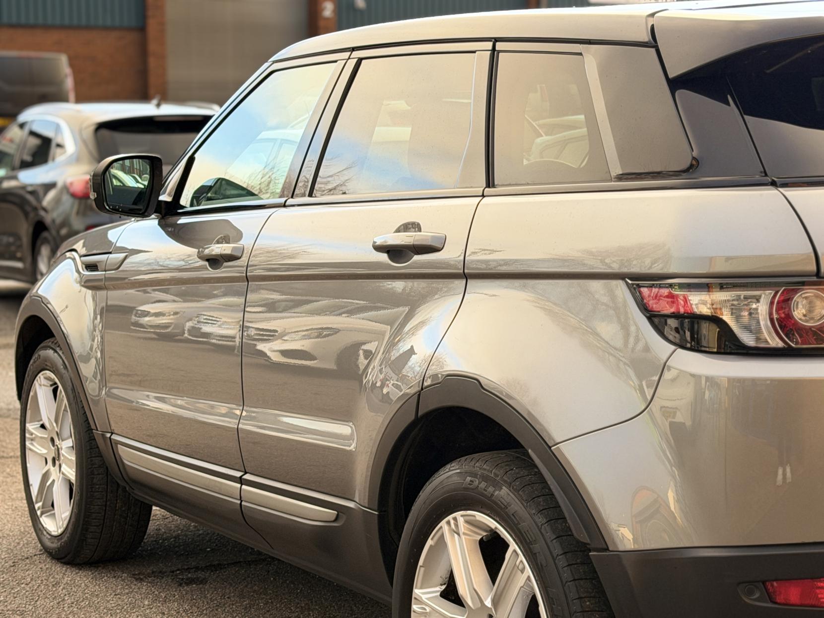 Land Rover Range Rover Evoque 2.2 SD4 Pure SUV 5dr Diesel Auto 4WD Euro 5 (190 ps)