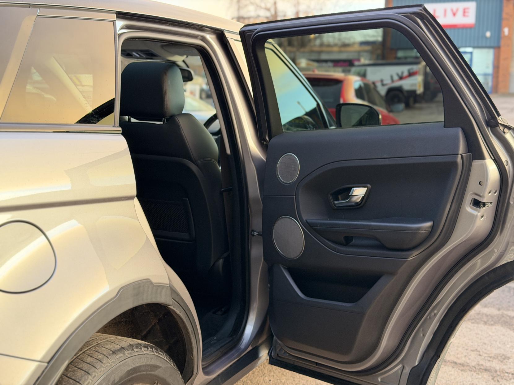 Land Rover Range Rover Evoque 2.2 SD4 Pure SUV 5dr Diesel Auto 4WD Euro 5 (190 ps)