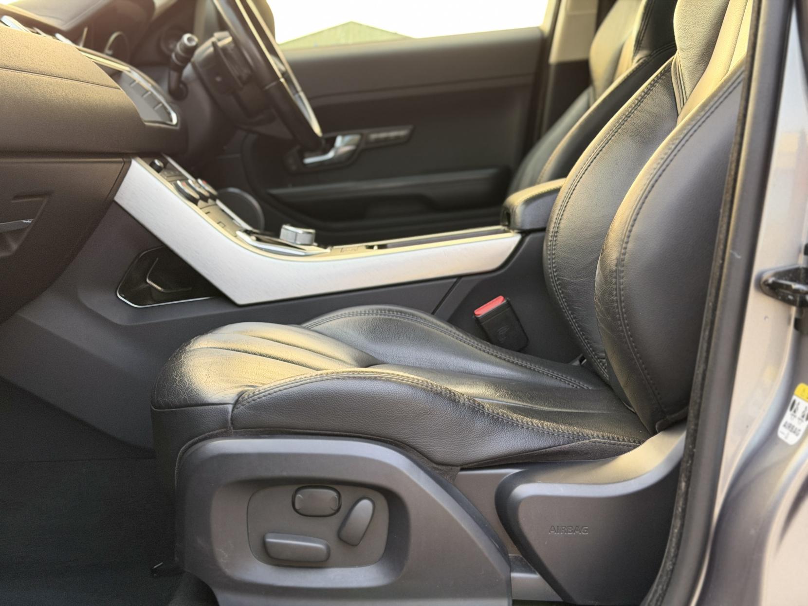 Land Rover Range Rover Evoque 2.2 SD4 Pure SUV 5dr Diesel Auto 4WD Euro 5 (190 ps)