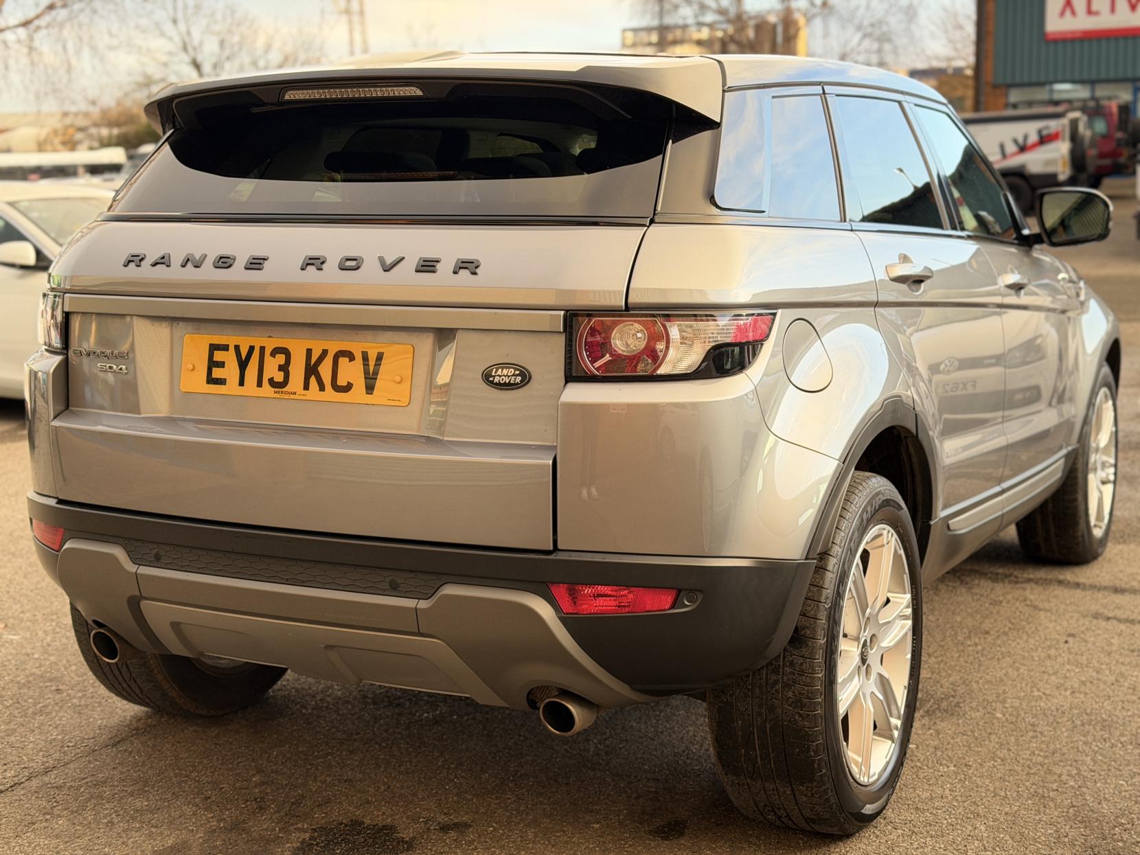 Land Rover Range Rover Evoque 2.2 SD4 Pure SUV 5dr Diesel Auto 4WD Euro 5 (190 ps)