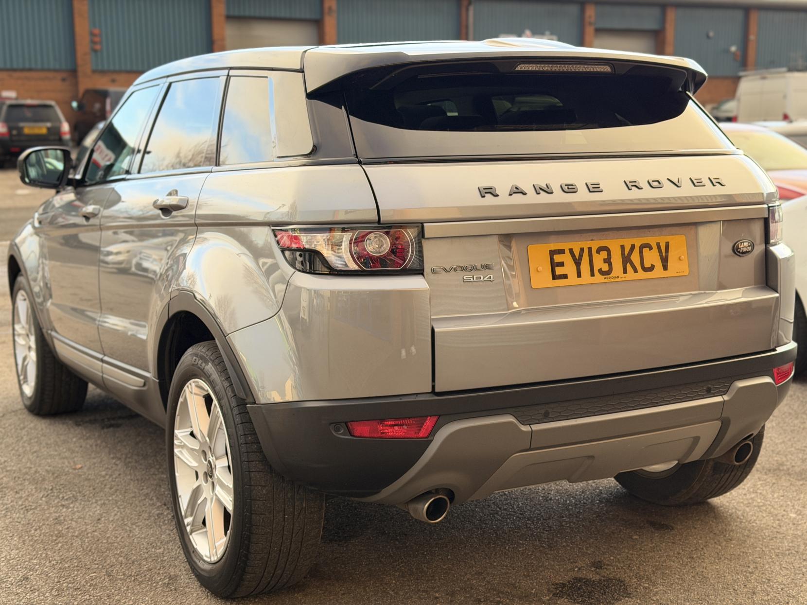 Land Rover Range Rover Evoque 2.2 SD4 Pure SUV 5dr Diesel Auto 4WD Euro 5 (190 ps)